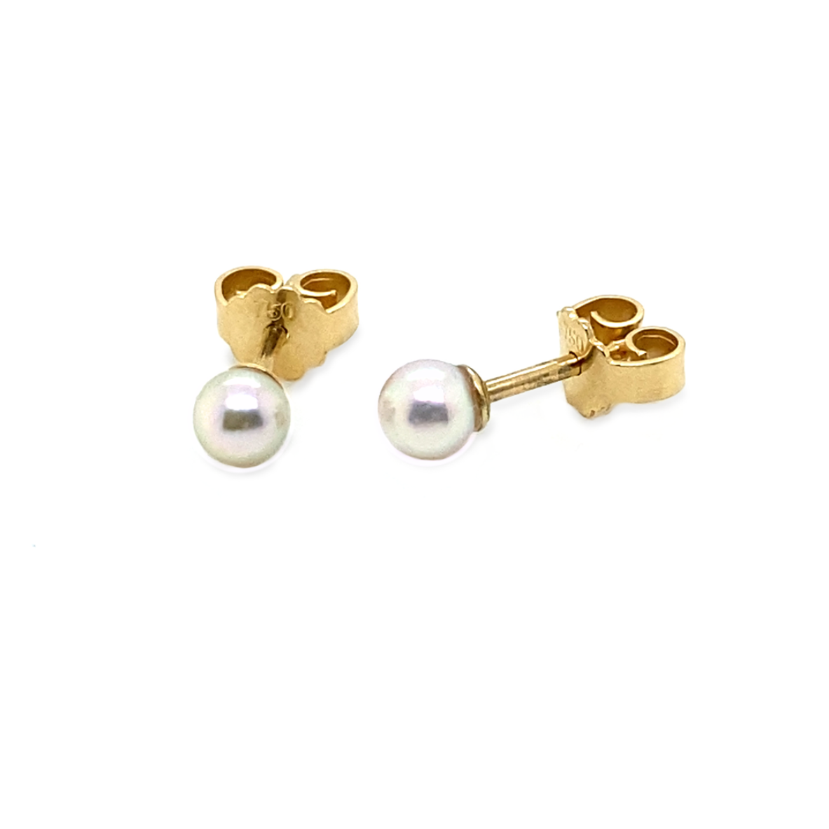 Earrings with Akoya pearl