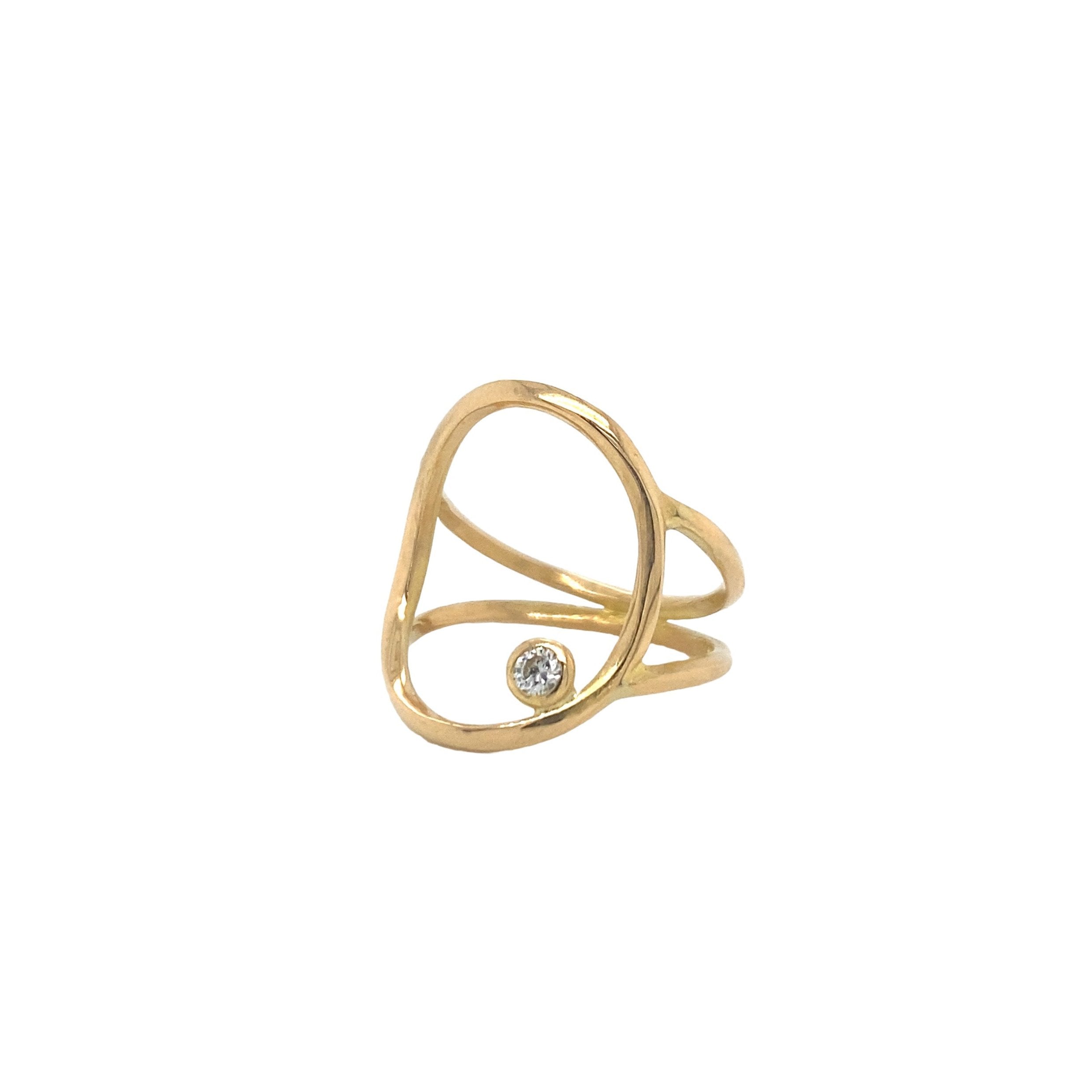 Cirkel ring i 18 karat guld med diamant