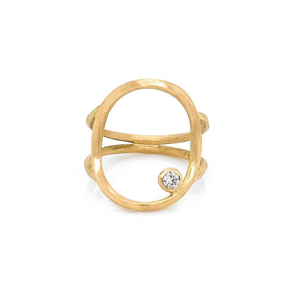 Cirkel ring i 18 karat guld med diamant