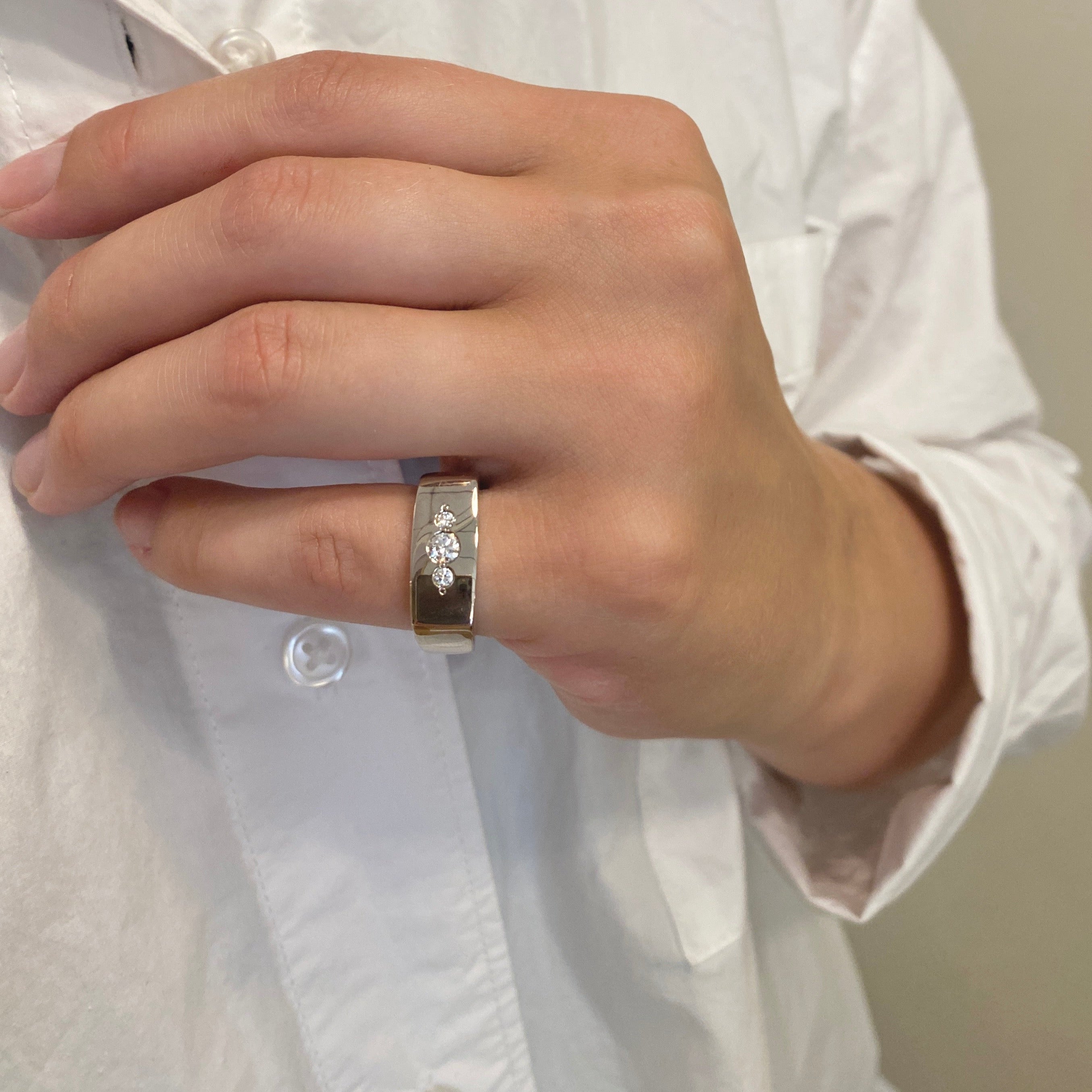 Eternity kantet signetring med diamanter, hvidguld