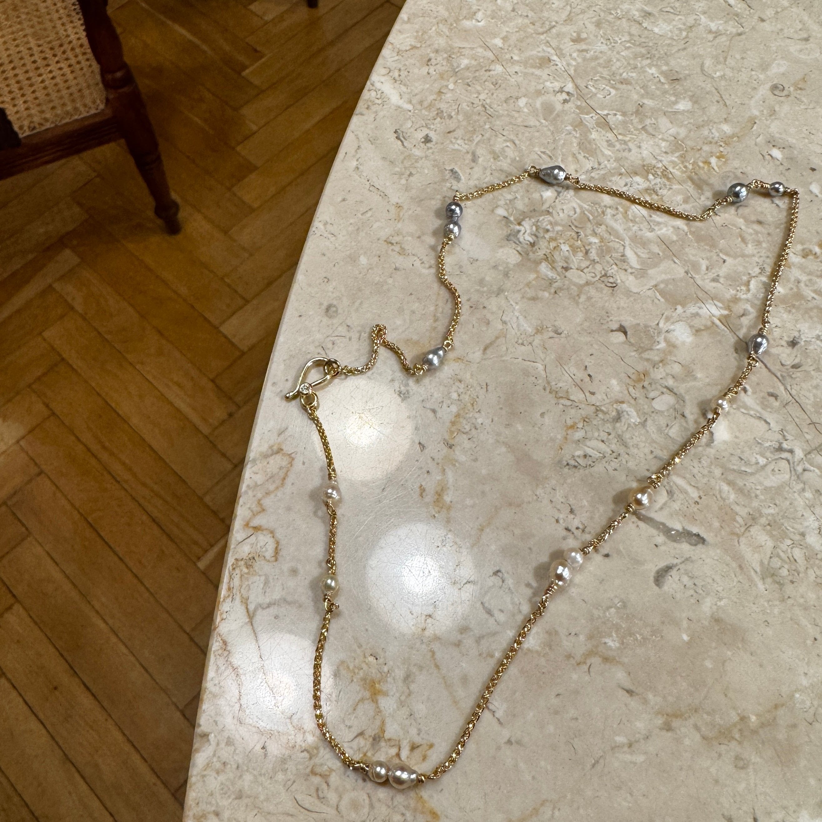 Fragments halskæde med akoyaperler og diamant på lås, Unika