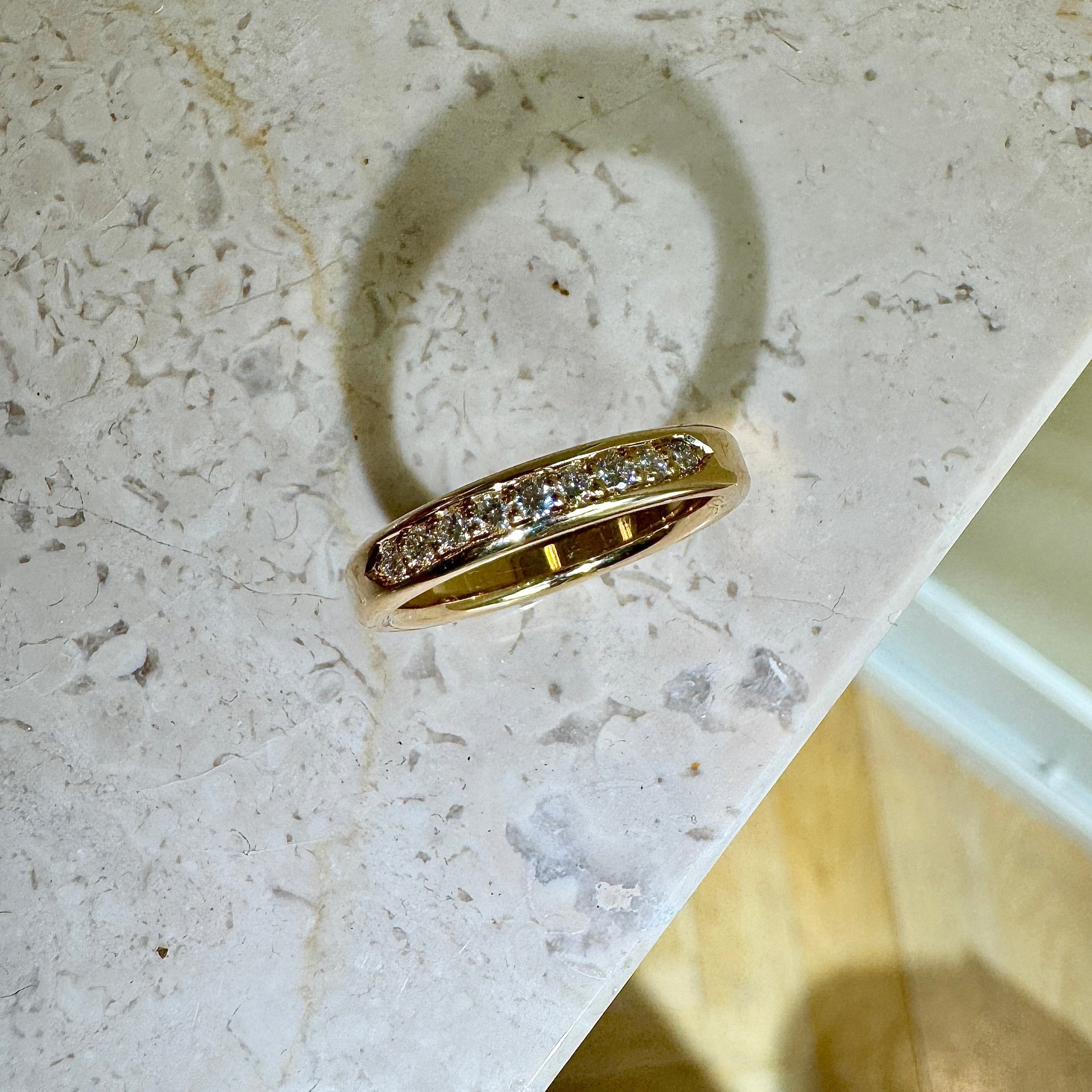 Pavé diamantring i 8 karat guld