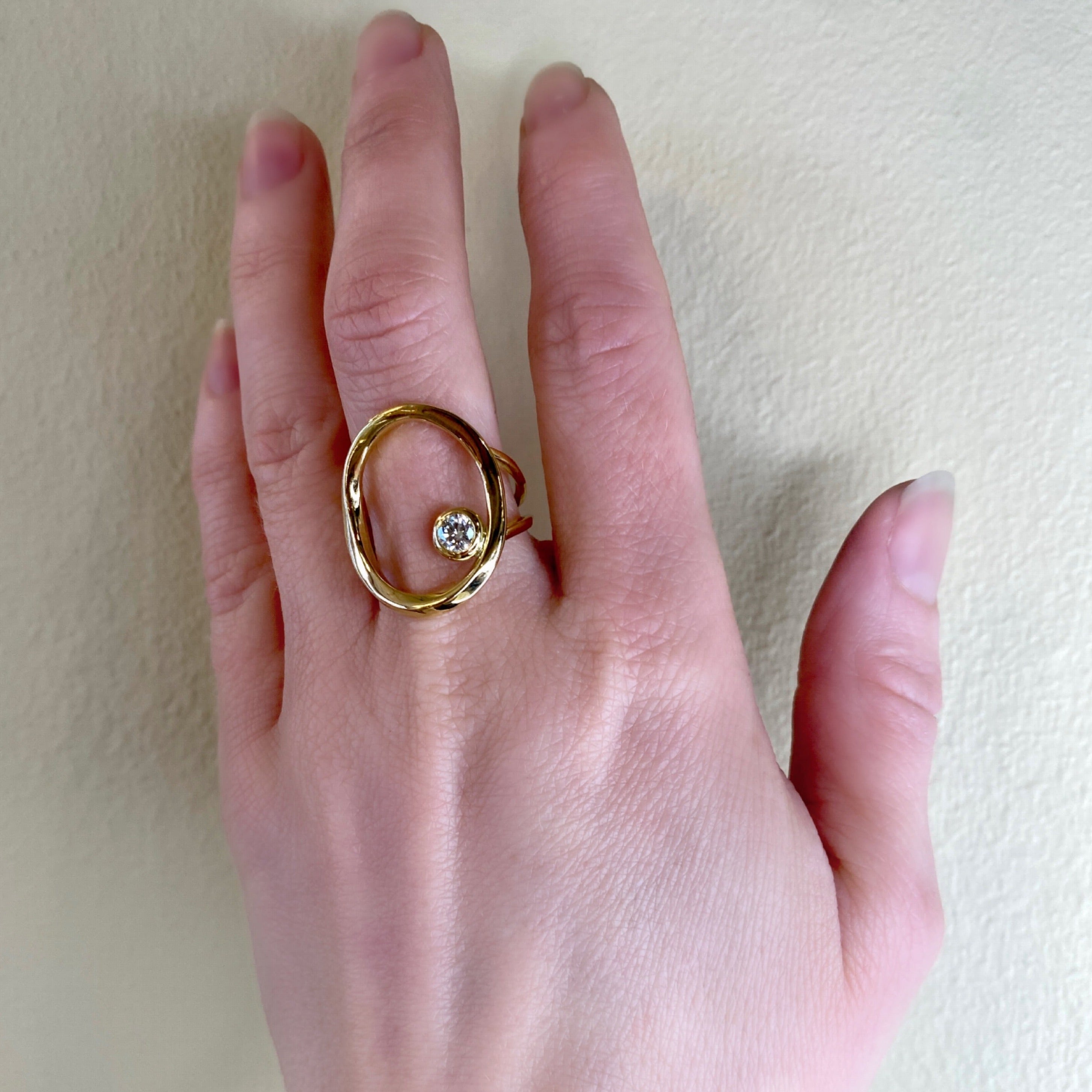 Ribbon cirkelring No. 3 med stor diamantkugle