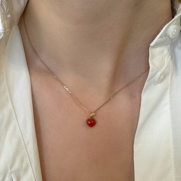 Rødt Koralhjerte med champagne diamant i ankerfacet kæde
