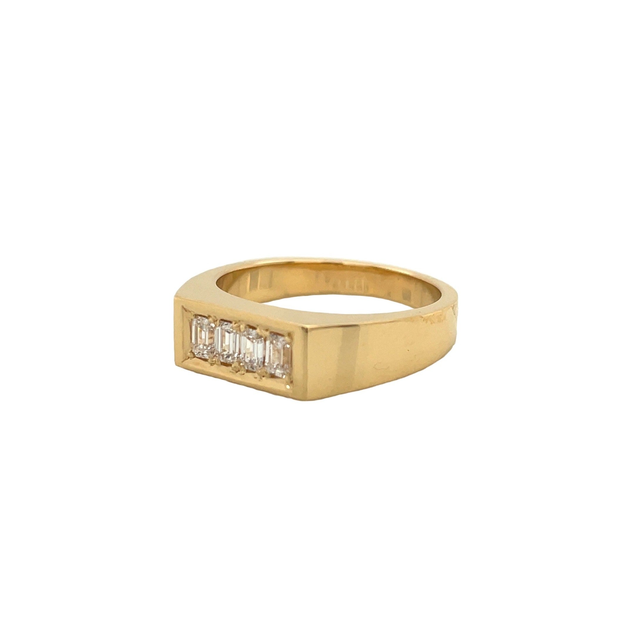 SQUARE SIGNETRING I 18 KARAT GULD MED HVIDE DIAMANTER