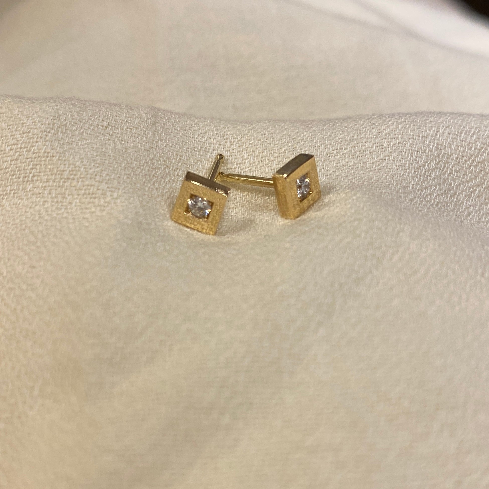 Square diamant ørestikker