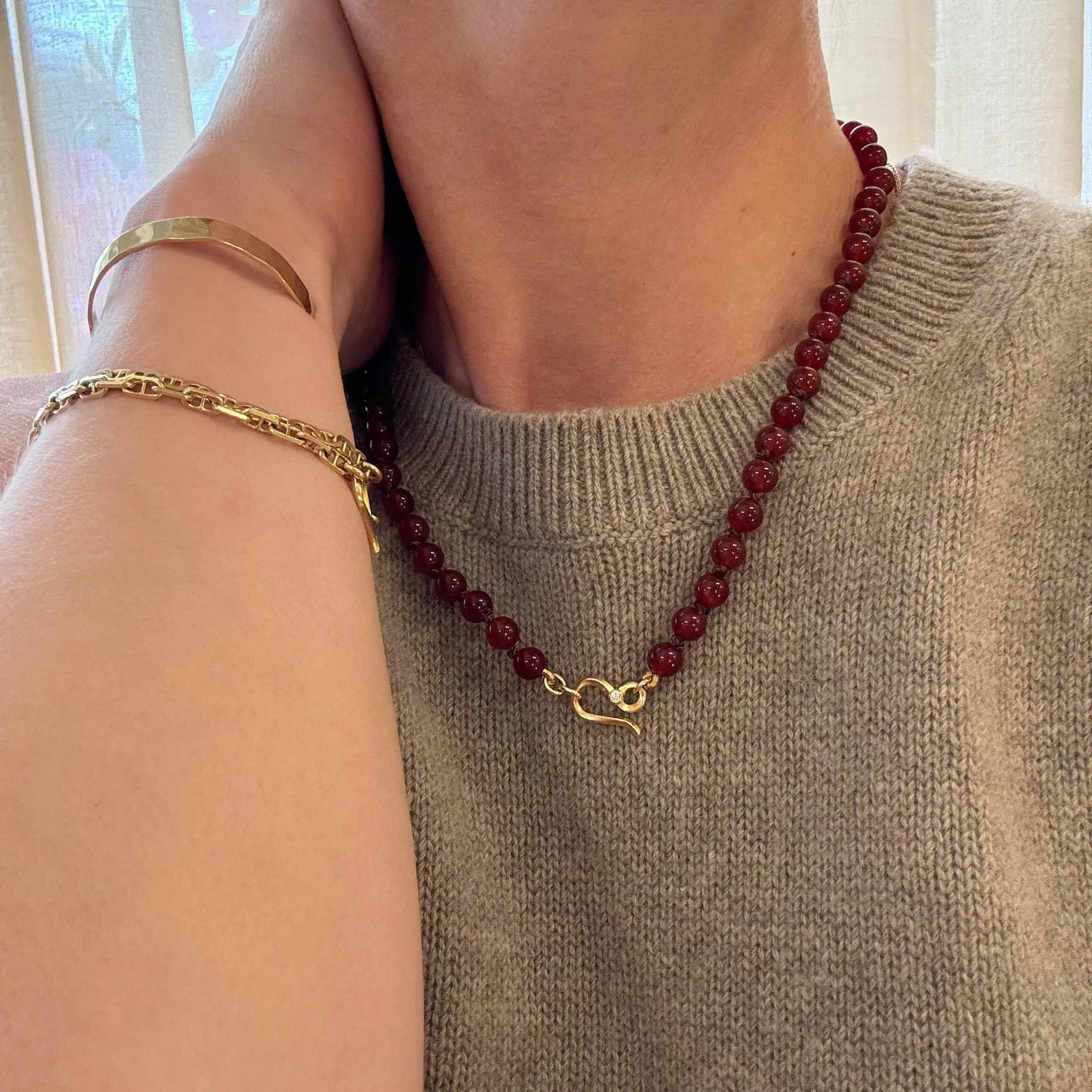Brun-rød carneolkæde med Ribbon lås og diamant, 18 karat guld