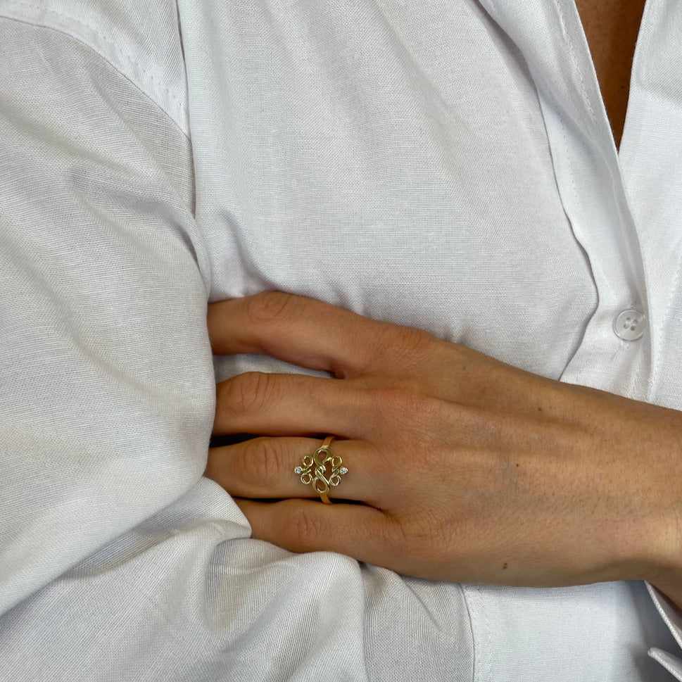 Ring with Eternity loops and diamonds