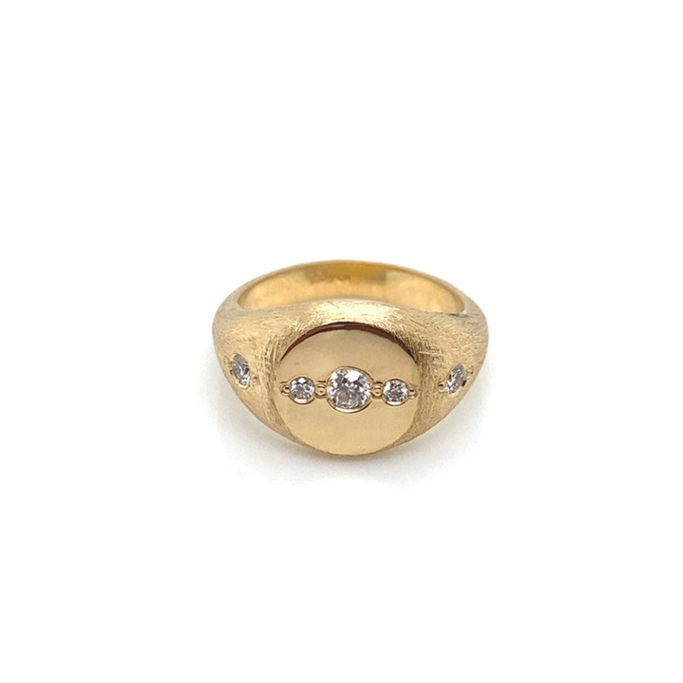 Vielsesringe, sæt No.12, Signetring, diamanter og bred herrering facetter