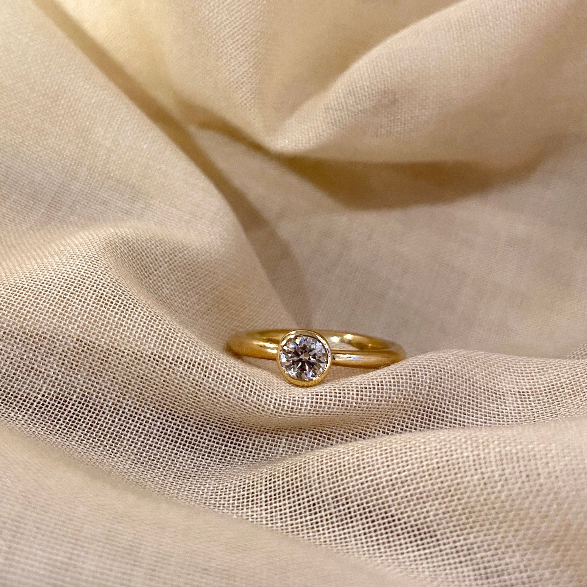 Forlovelsesring med stor diamant