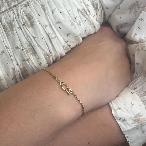 Armbånd med diamant på S-lås, 18 karat guld, guldsmed København