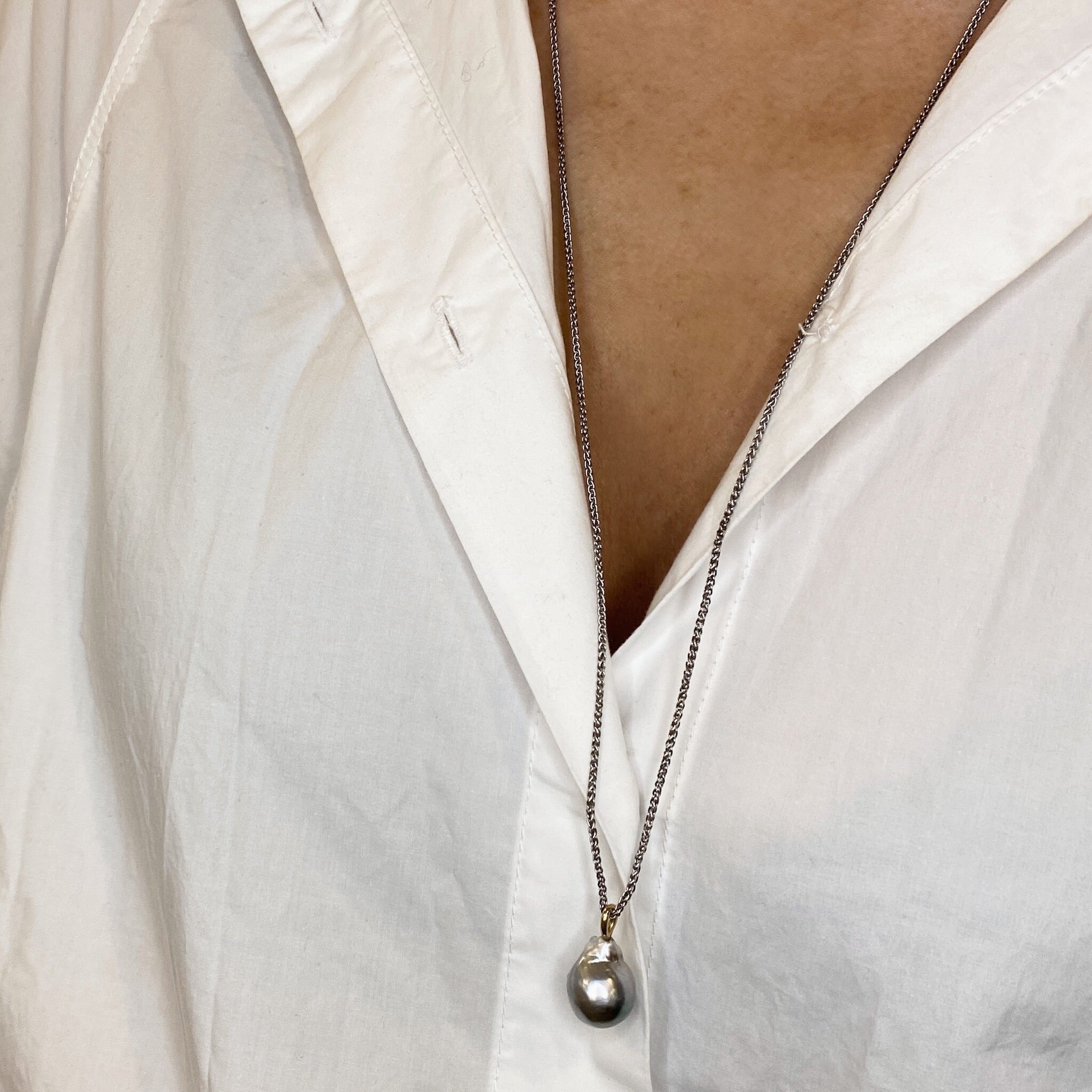 Pendant with baroque Tahitian pearl