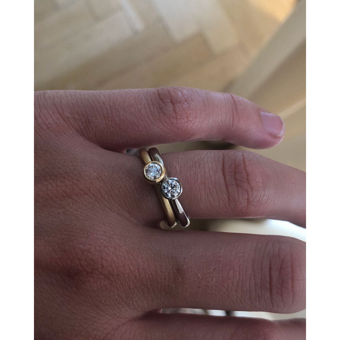 Ring i forløb med diamantkugle, hvidguld