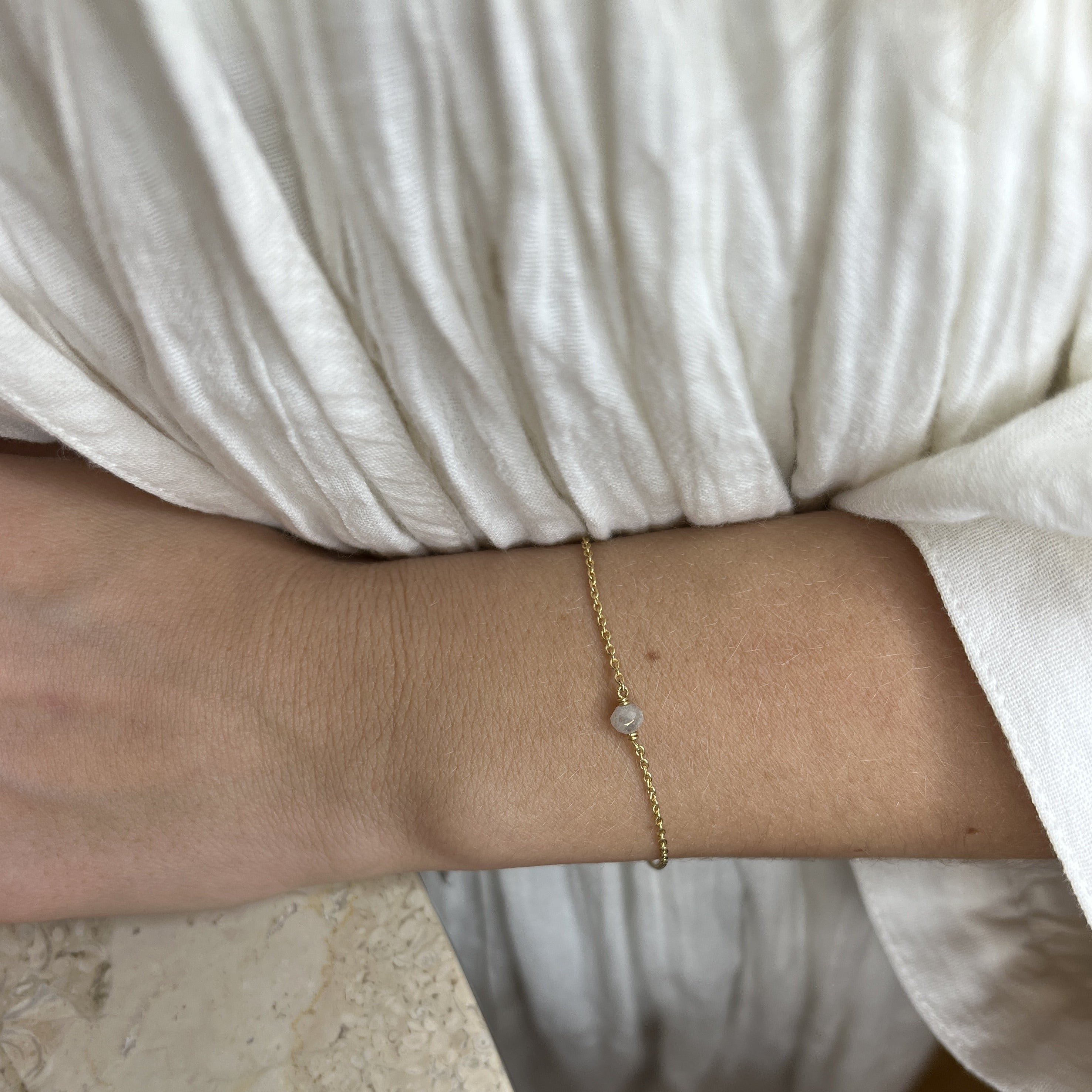armbånd-med-grå-diamantkugle