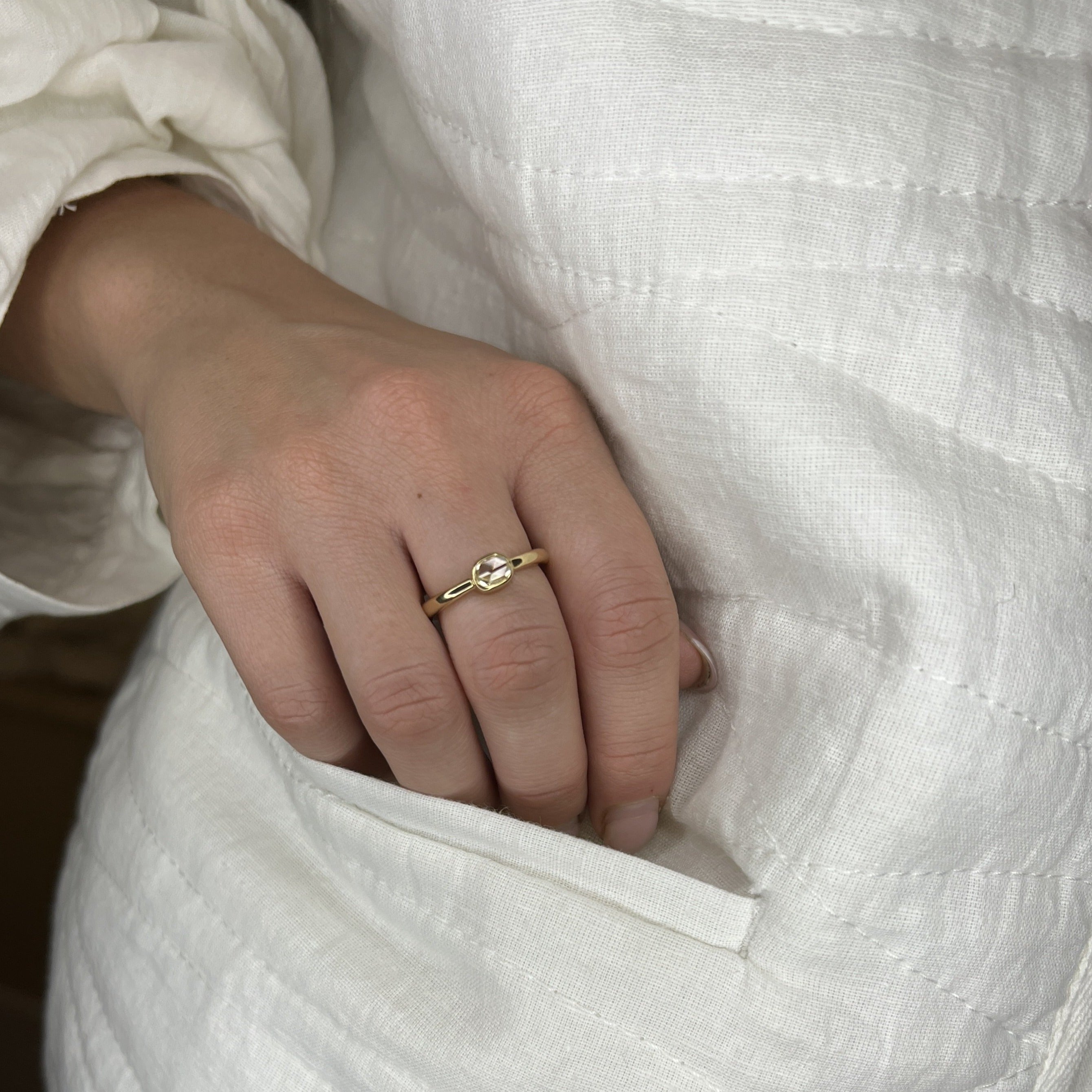 ring-med-lysgul-diamant