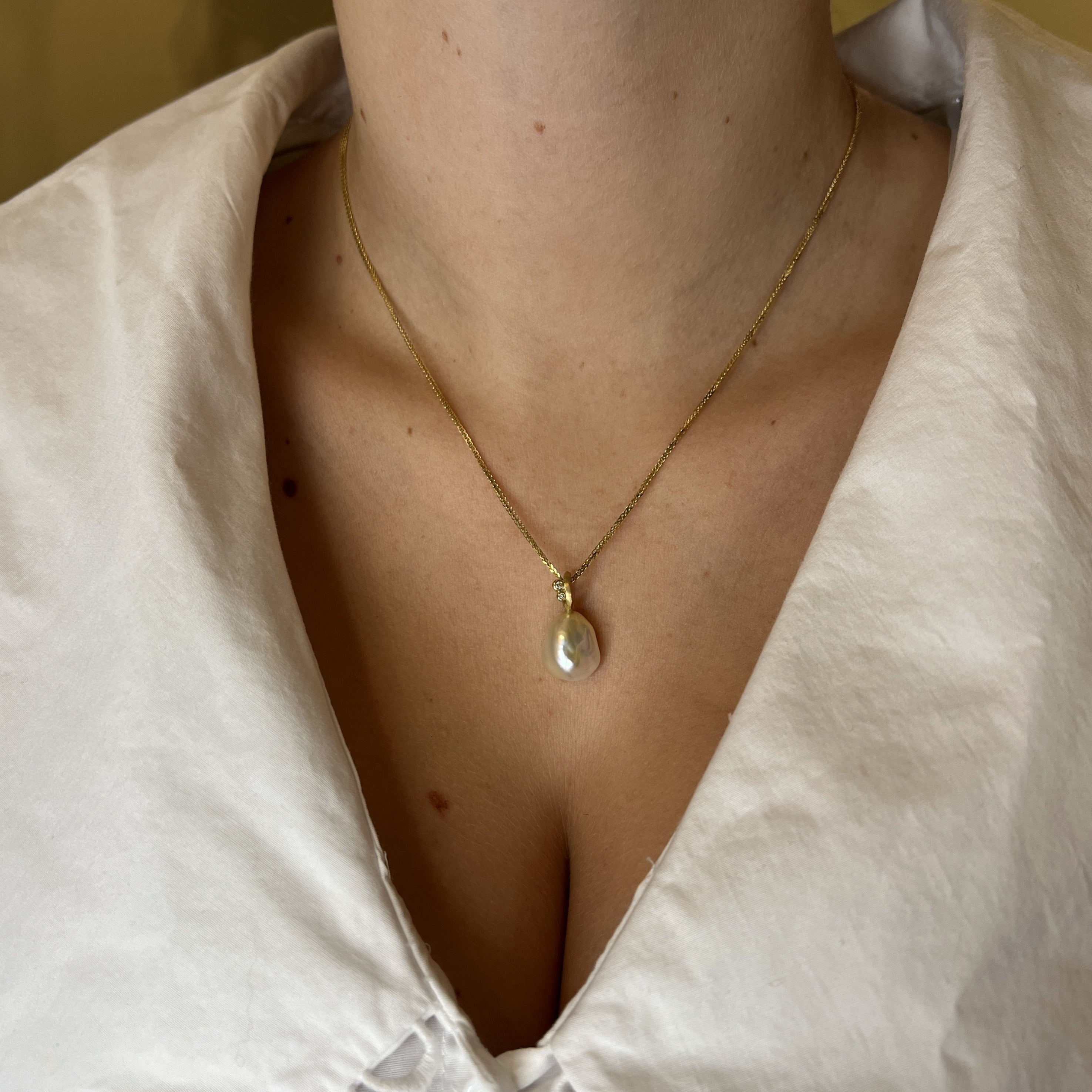 kæde-med-south-sea-perle-diamanter