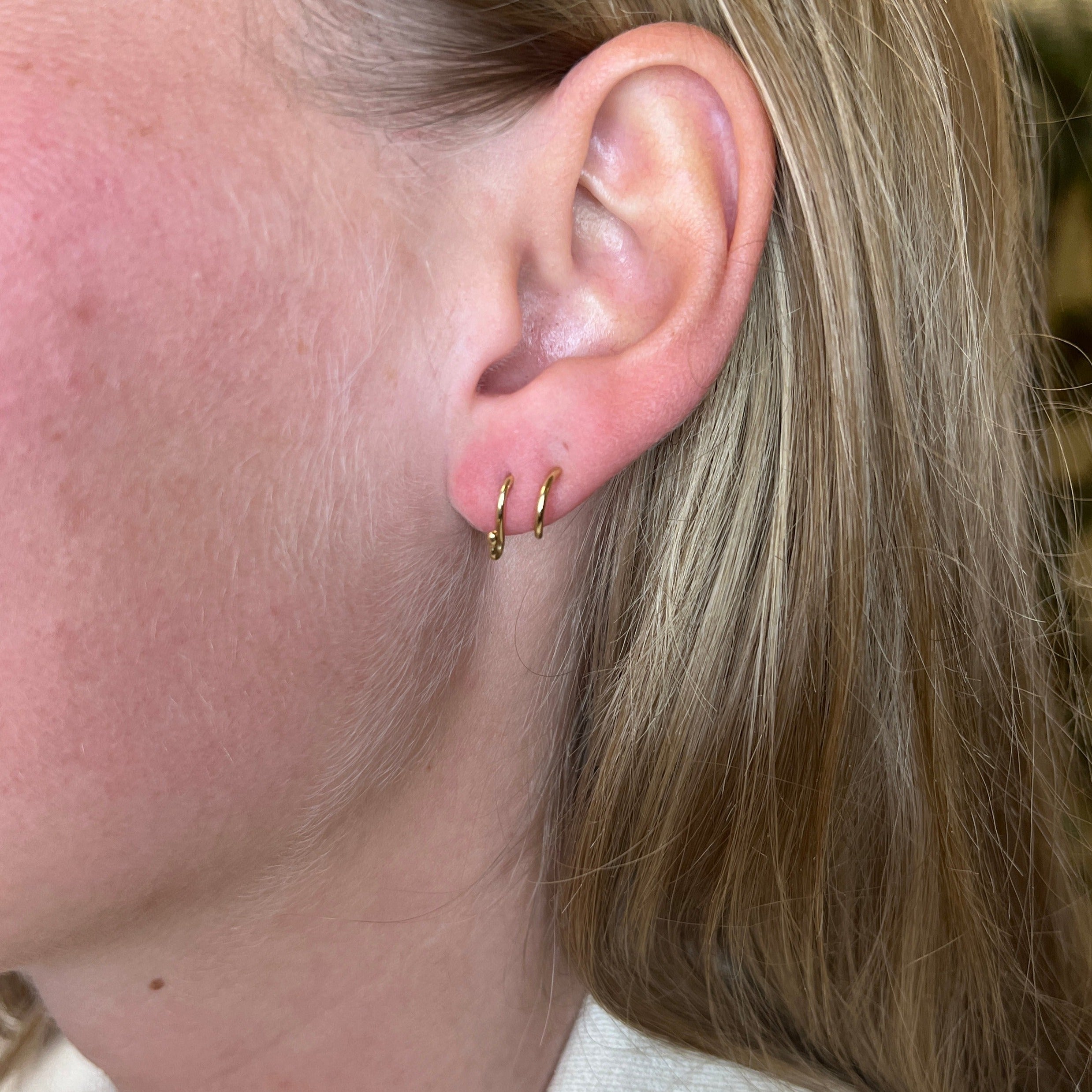 Double-turned earring with hook
