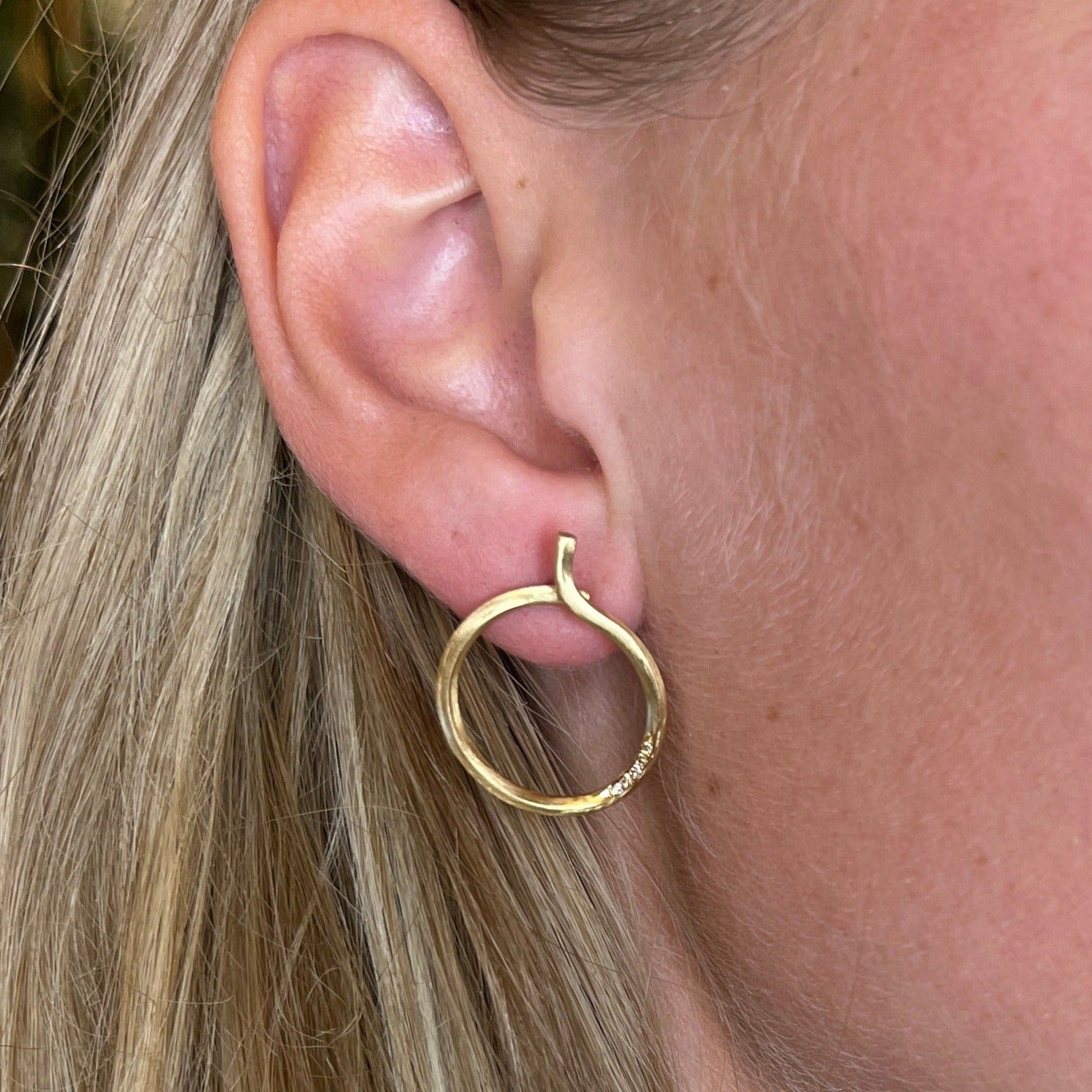 Ribbon cirkelørering, No.3, med pavé diamanter