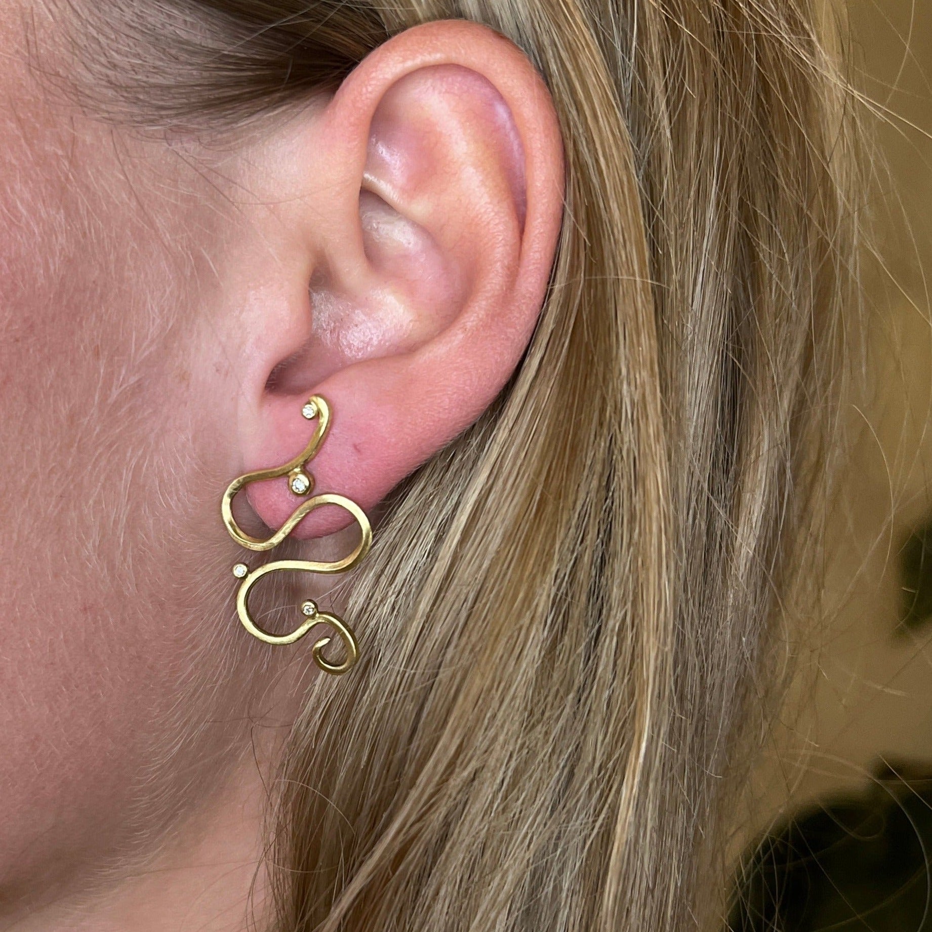 Ribbon slangeørering med diamanter
