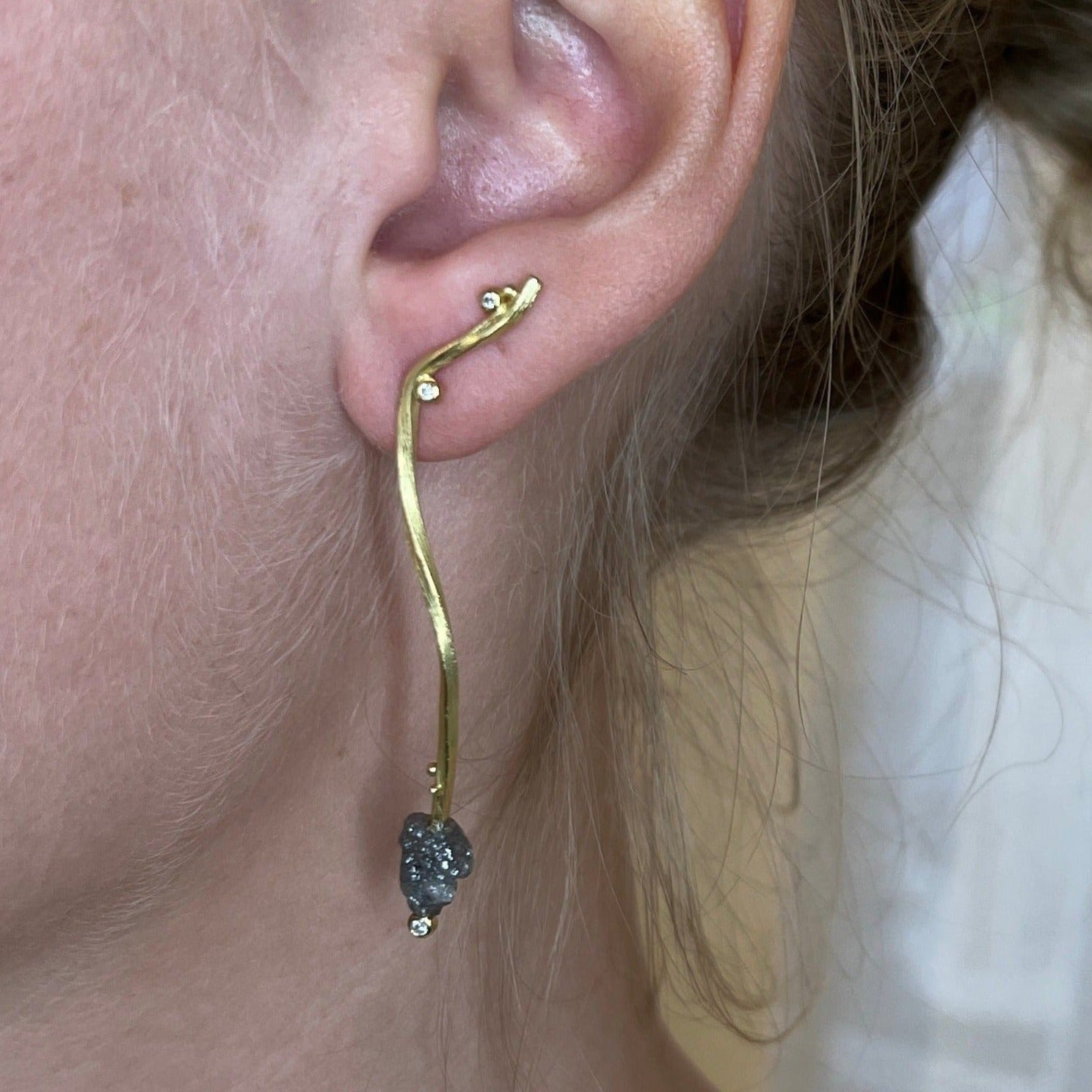 Lange grenøreringe med rådiamanter