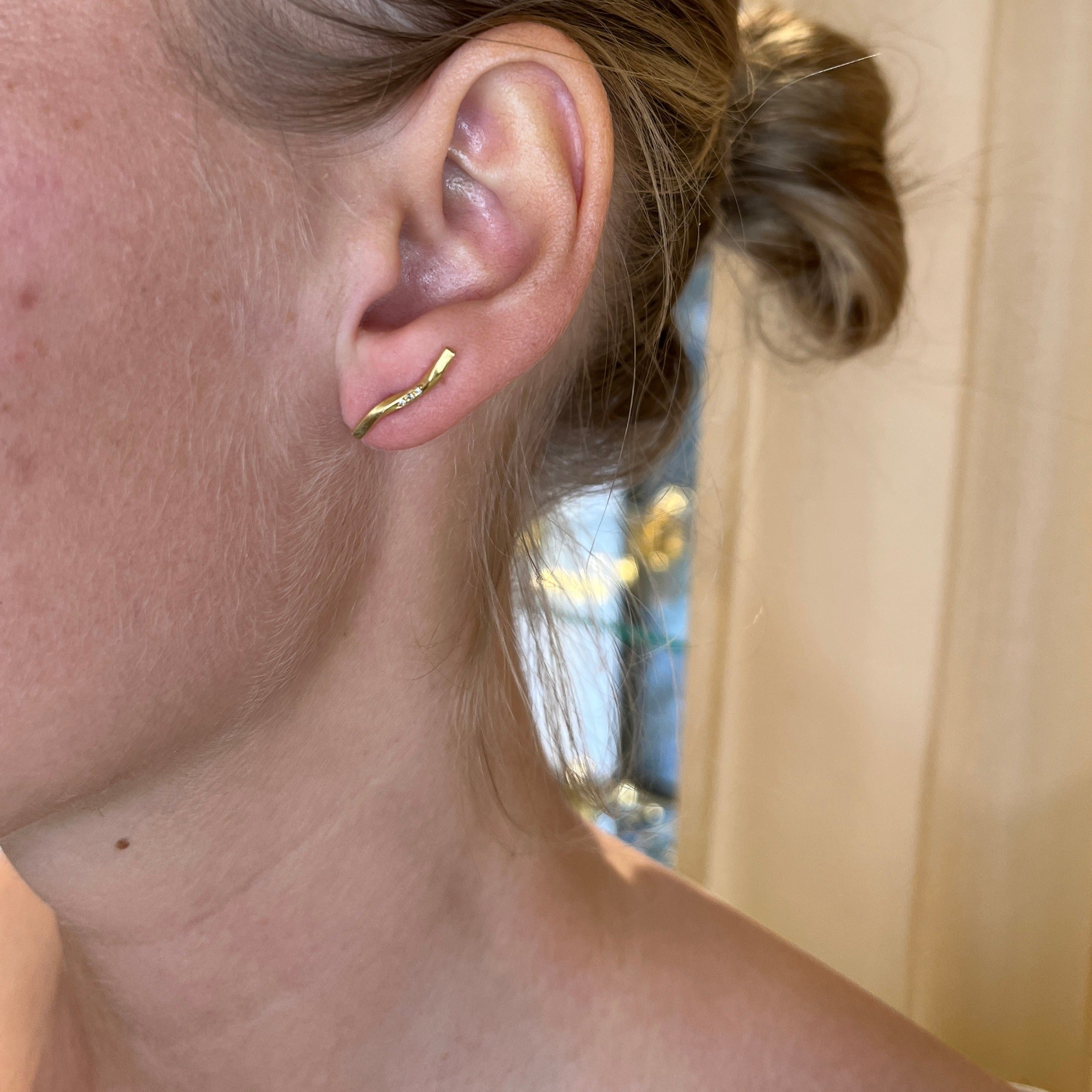 Ribbon slangeørering, kort, med pavé diamanter