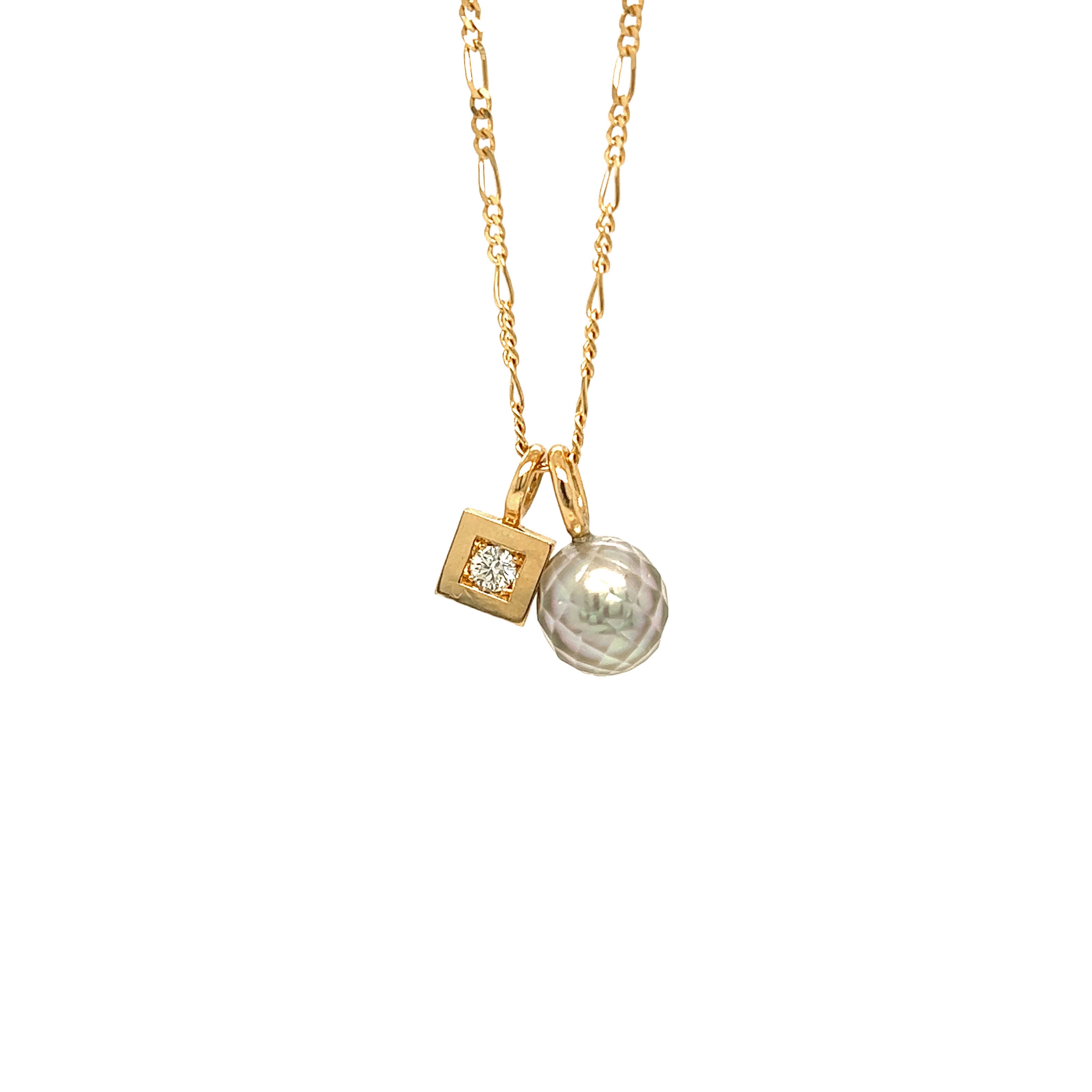 Chain with square pendant and faceted pearl