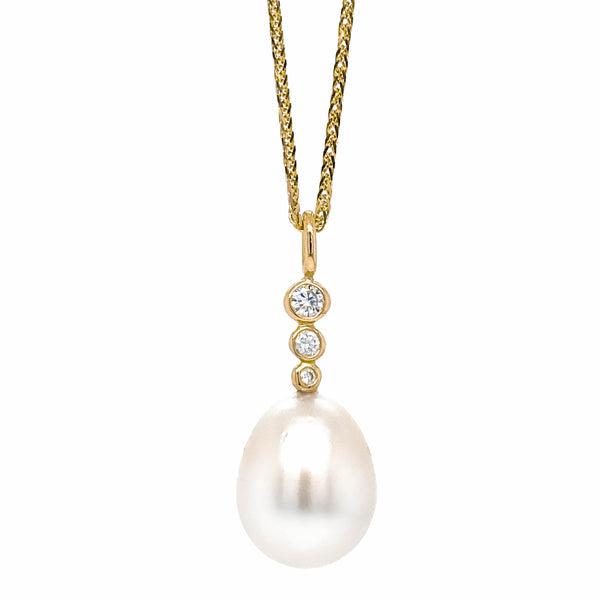 Nova diamantvedhæng, No.3, med South Sea perle i guldkæde