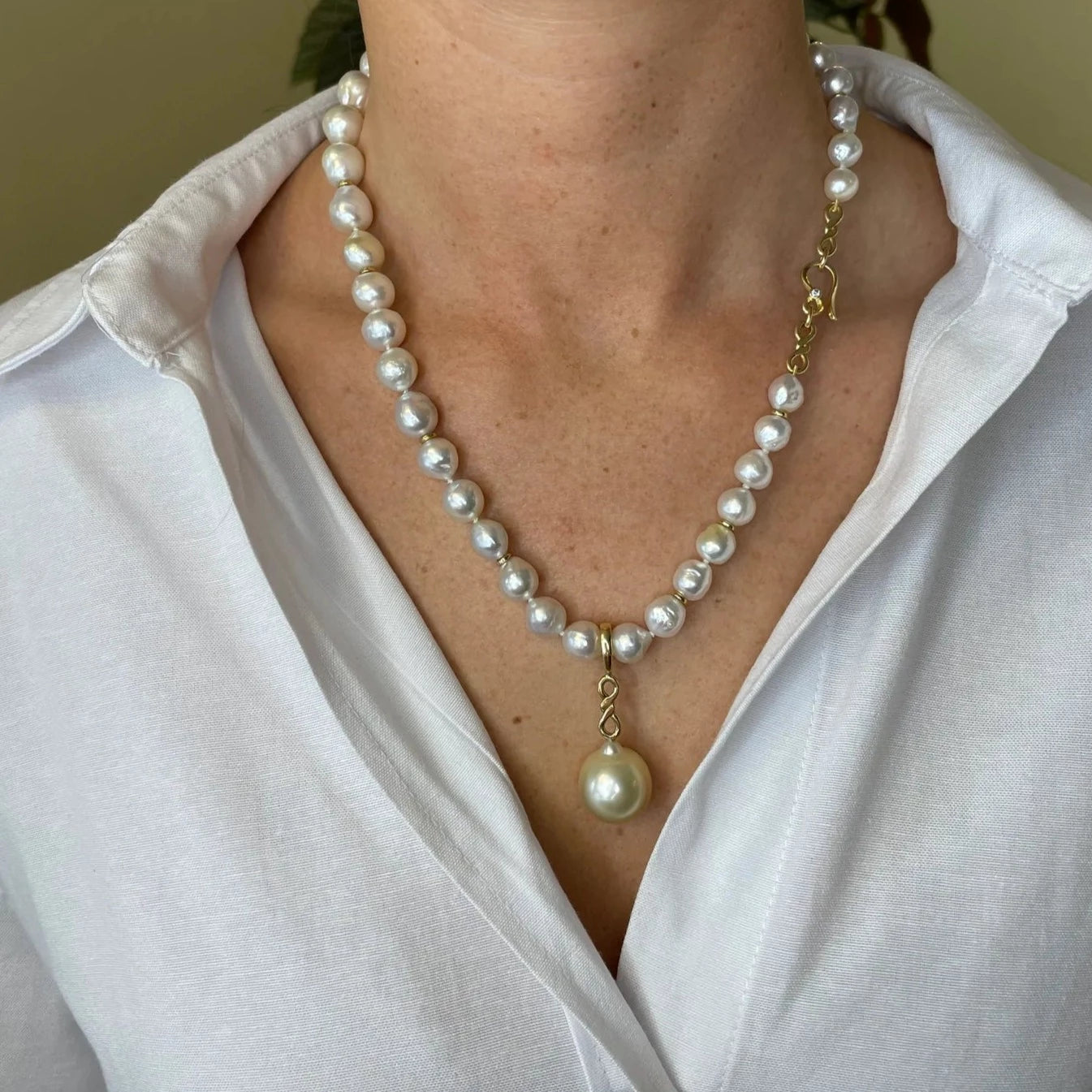 Perlekæde med South Sea perler og Eternitiy lås med diamant, unika