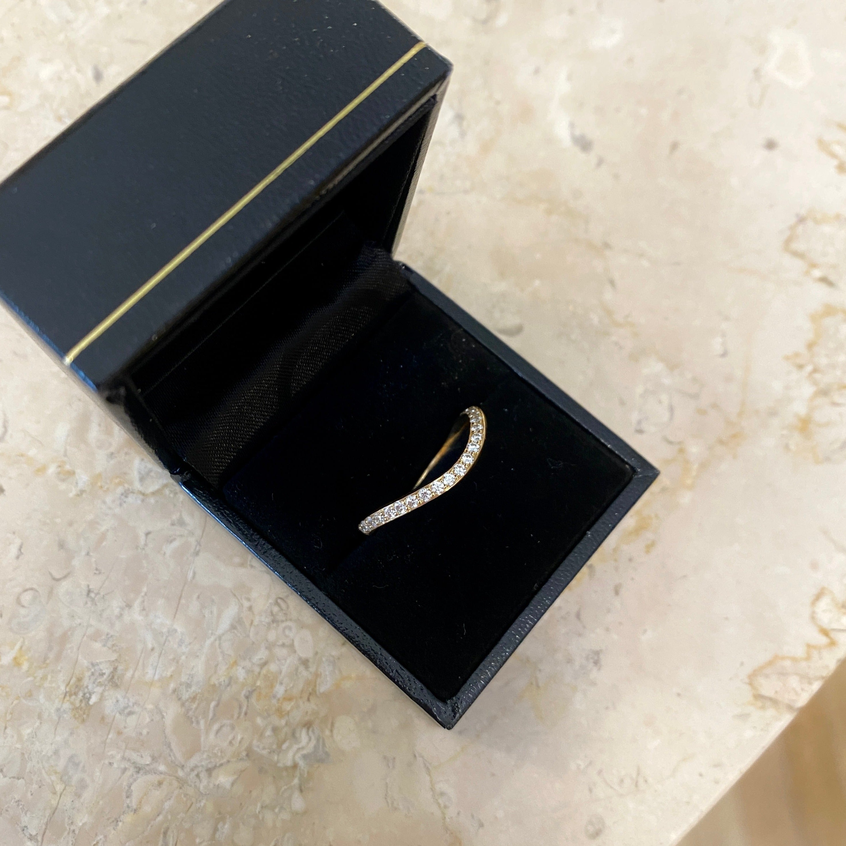 Ribbon ring med pavé diamanter, No.3, 18 karat guld