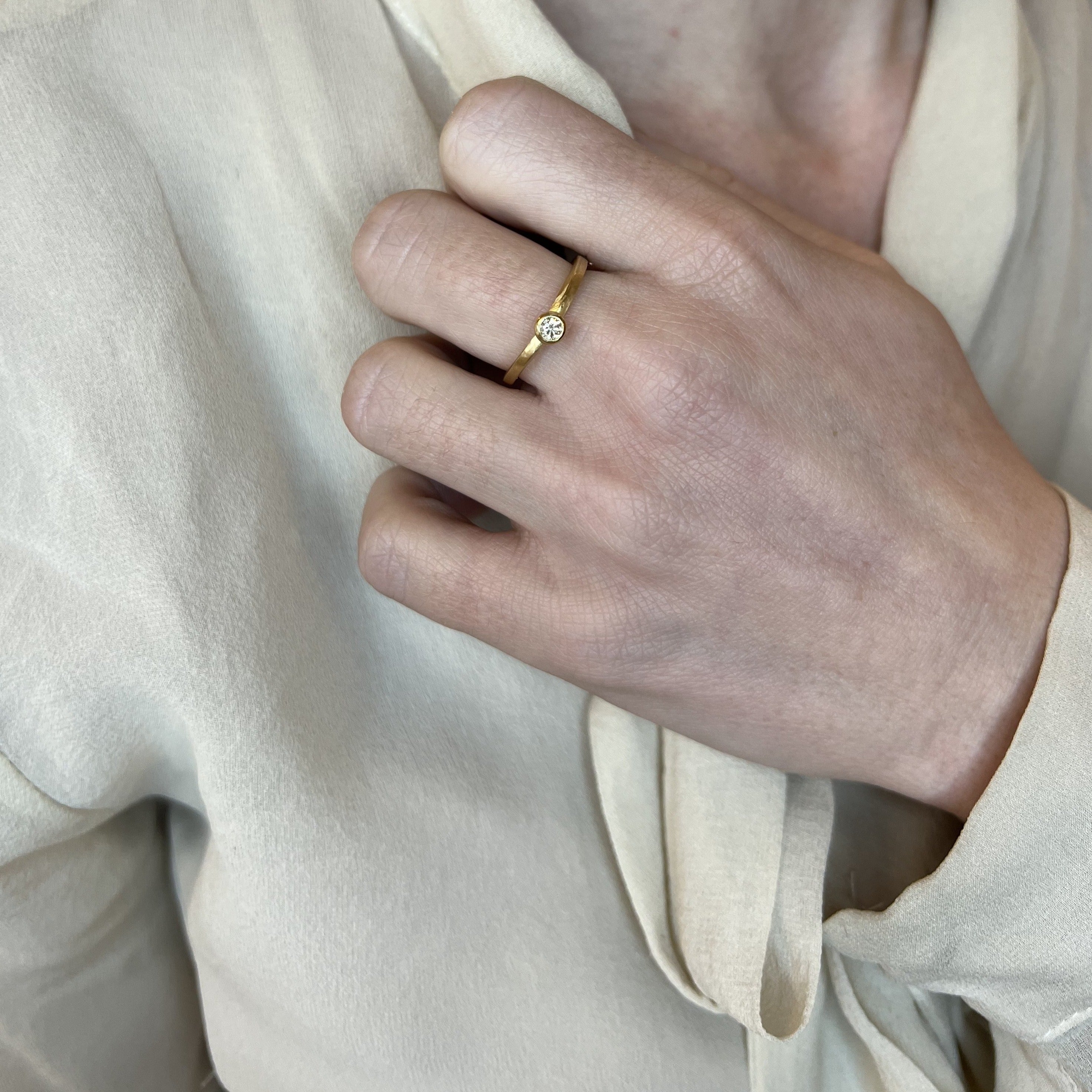 Ribbon-ring-med-diamant