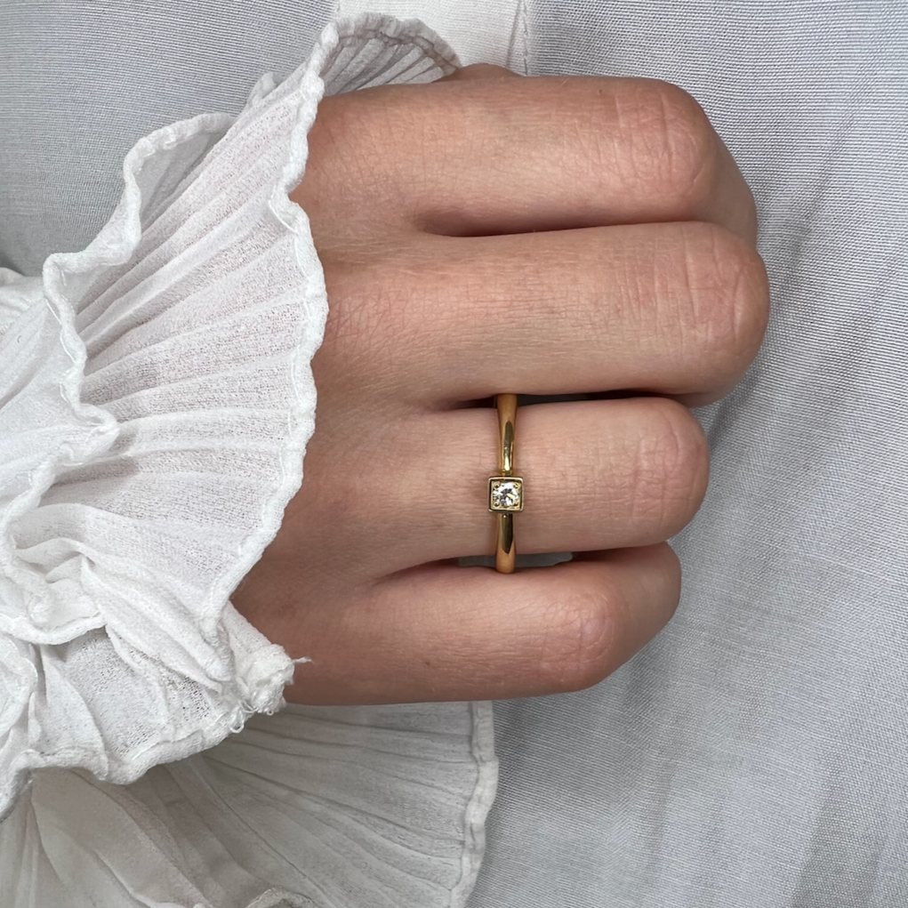 Ring med firkantfatning, No.2