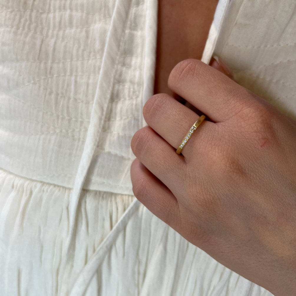 smal-ring-med-pave-diamanter