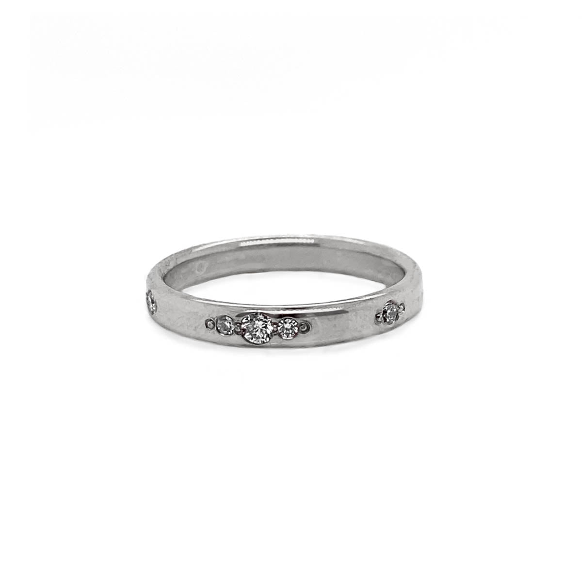 Ring med eternity diamanter, hvidguld