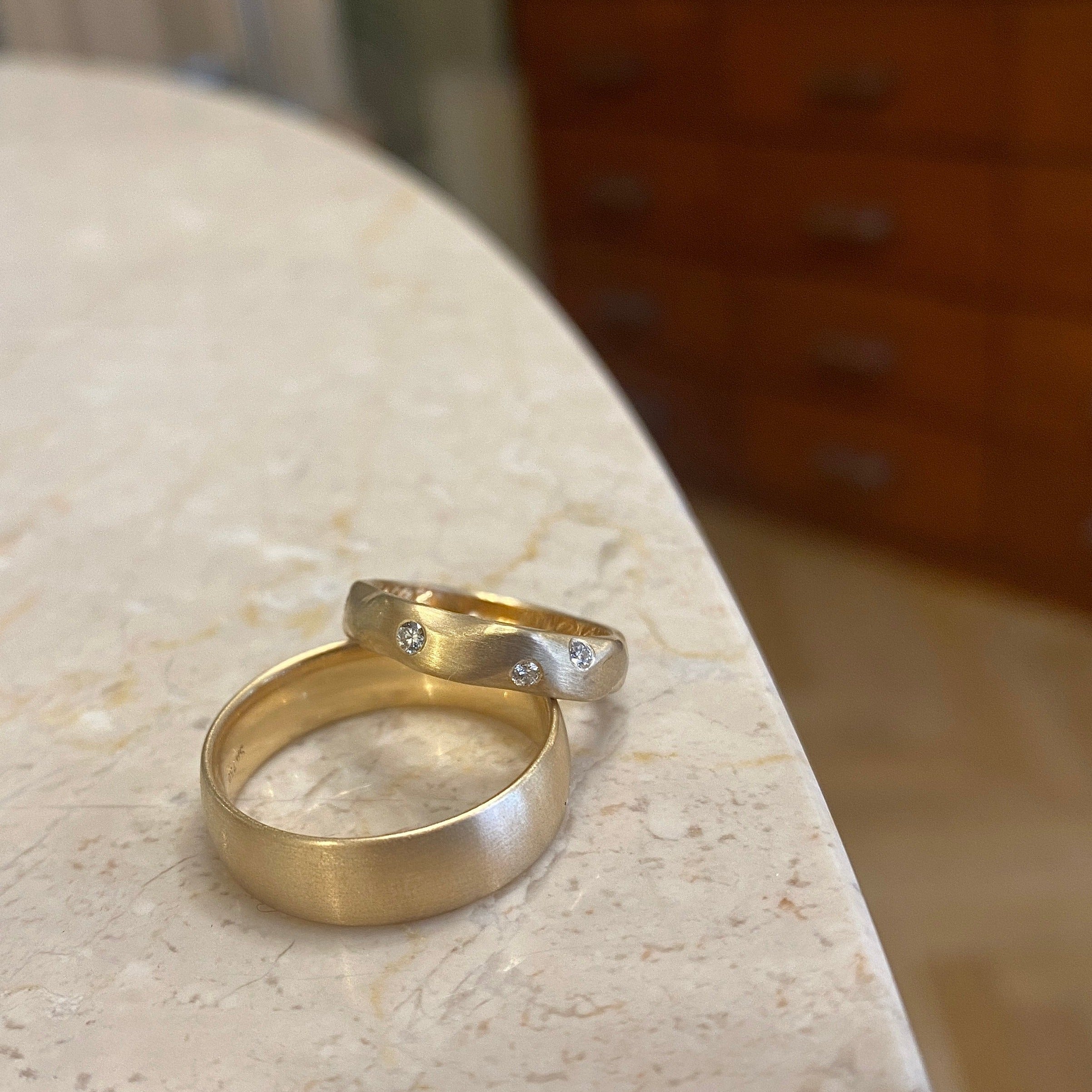 VIELSESRINGE, SÆT NO.7, Bølgering med diamanter og oval herrering
