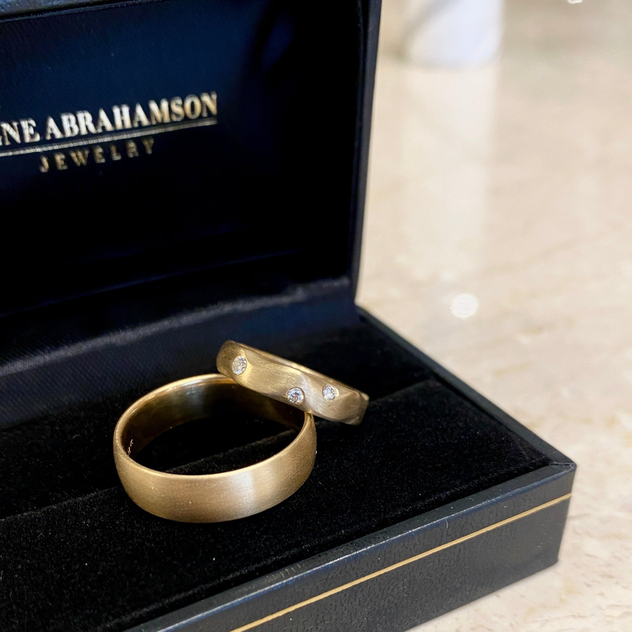 VIELSESRINGE, SÆT NO.7, Bølgering med diamanter og oval herrering