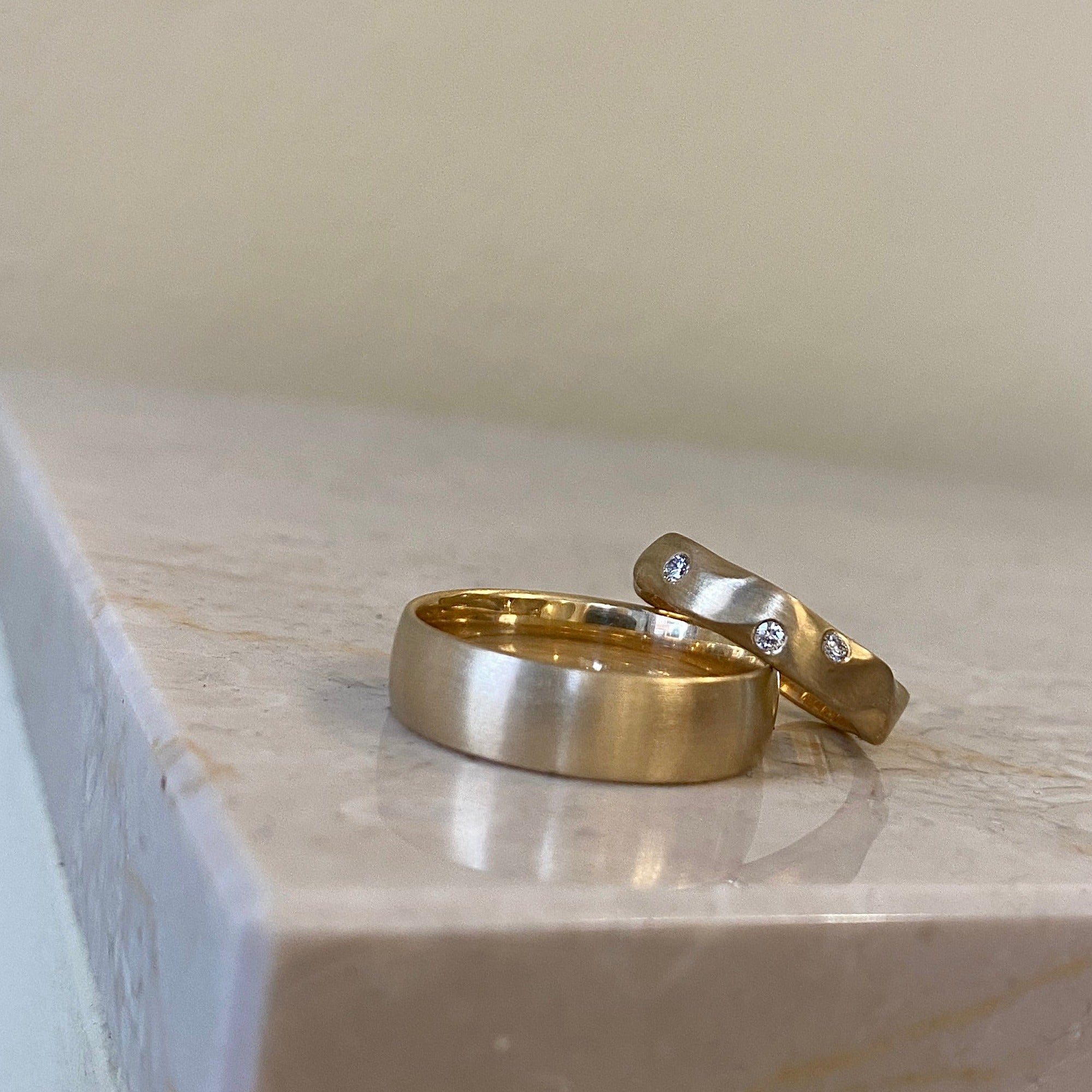 VIELSESRINGE, SÆT NO.7, Bølgering med diamanter og oval herrering