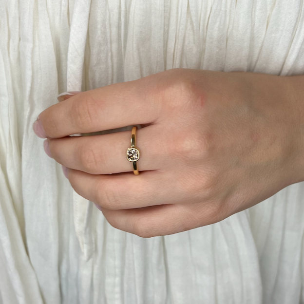 Ring med champagne cushion diamant, unika