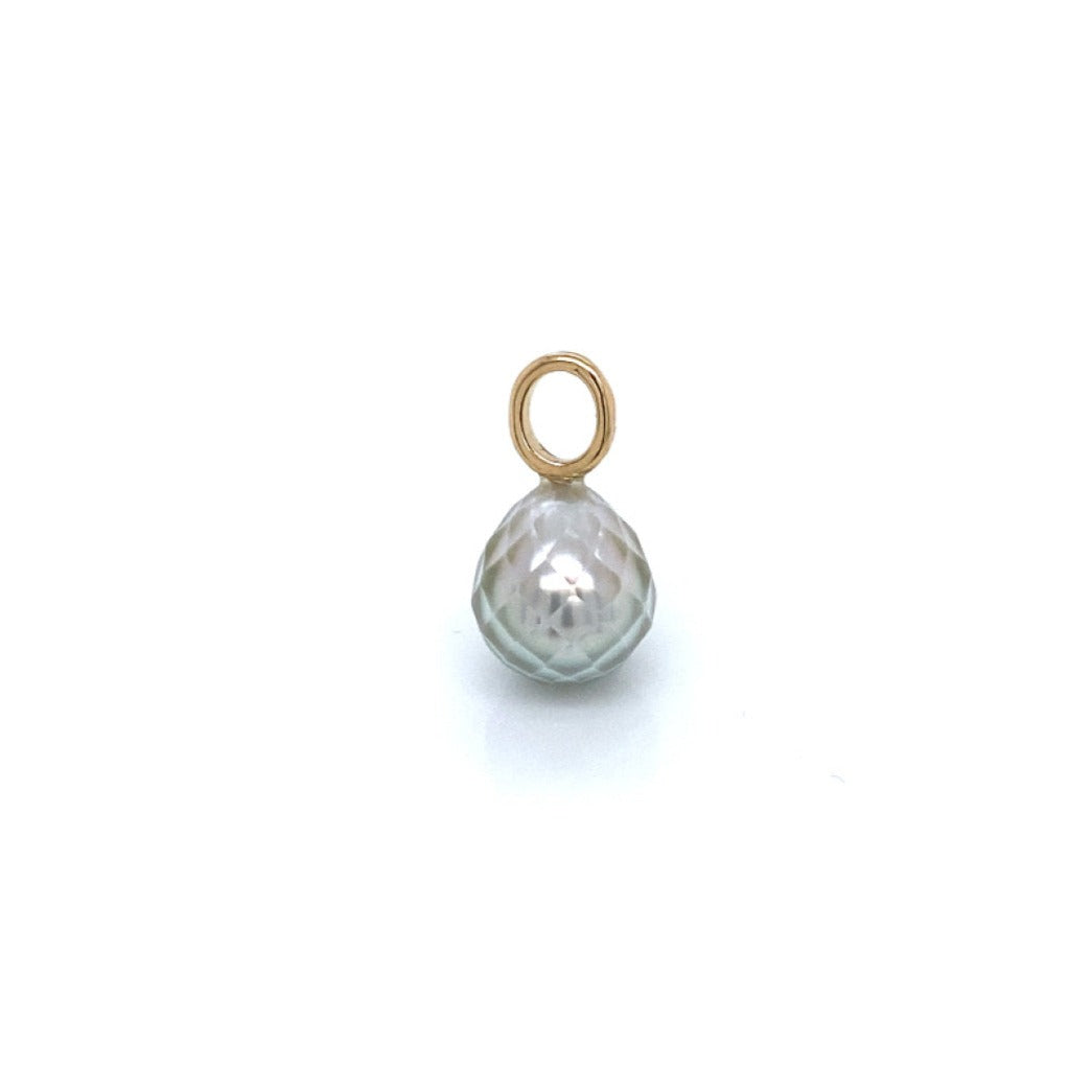 Pendant with faceted Tahitian pearl