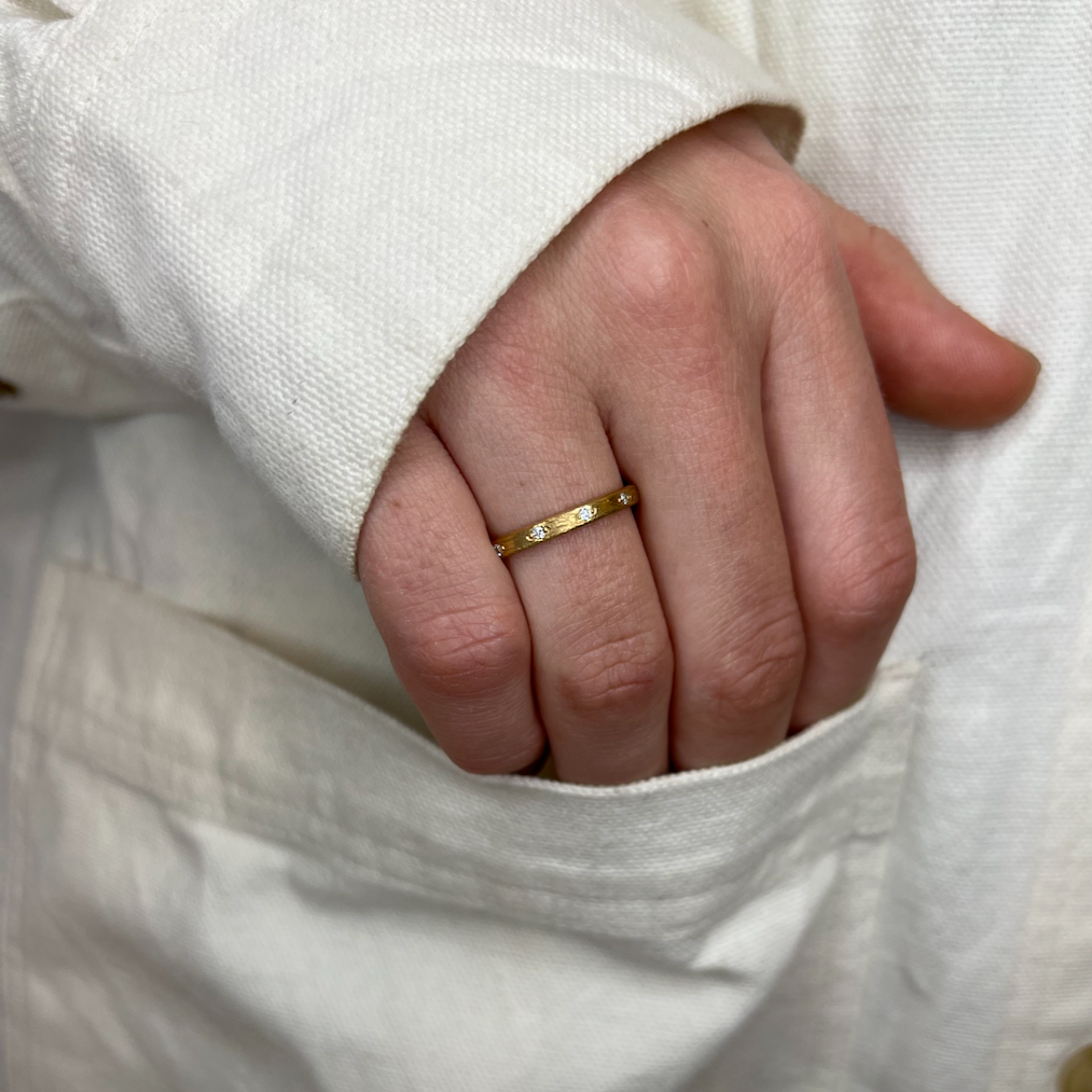 ring-med-diamantstjerner