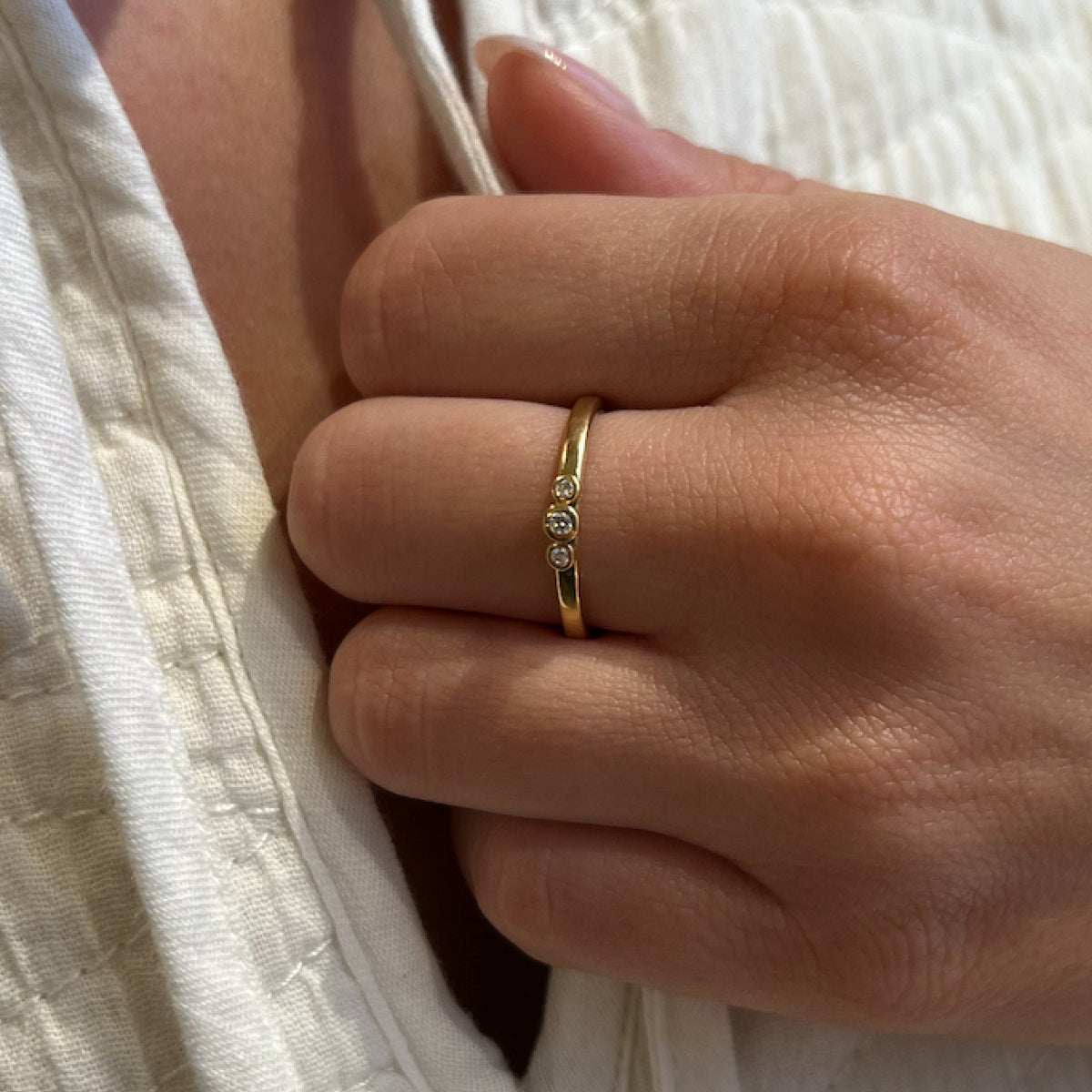 Prinsessering med 3 hvide diamanter