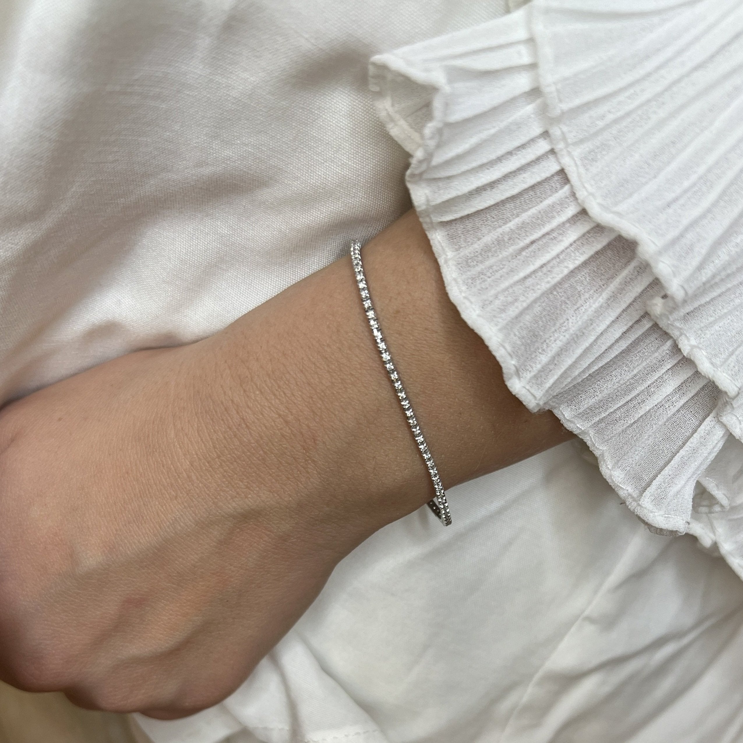 tennisarmbånd i 18 karat hvidguld og hvide diamanter