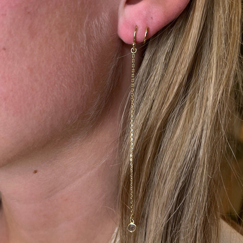 Ørering med kæde og indrammet diamantflage