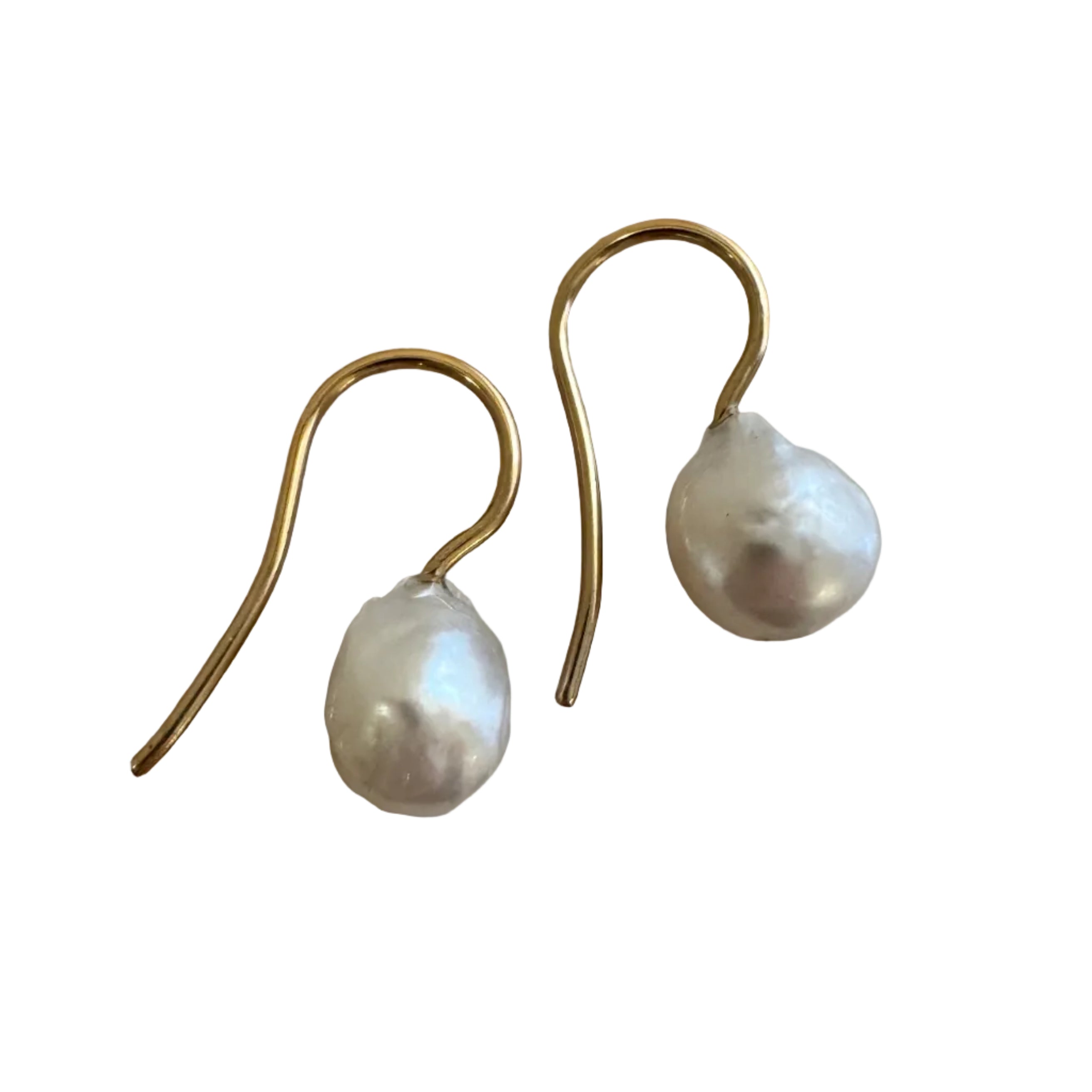 South sea pearl, baroque, in gold hoop earring