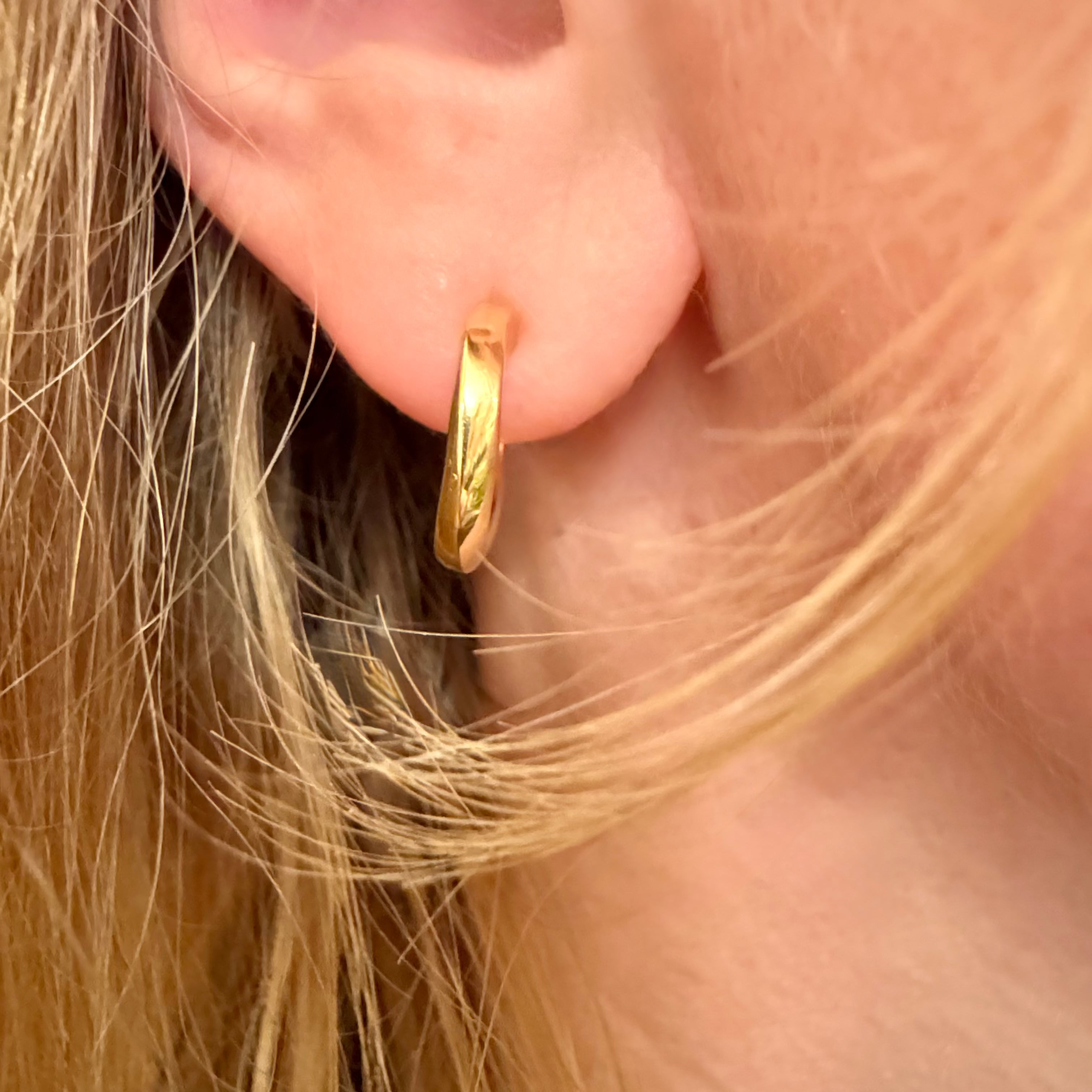 Ribbon hoops i 18 karat guld, håndlavet på værksted, guldsmed i København, Gothersgade 31