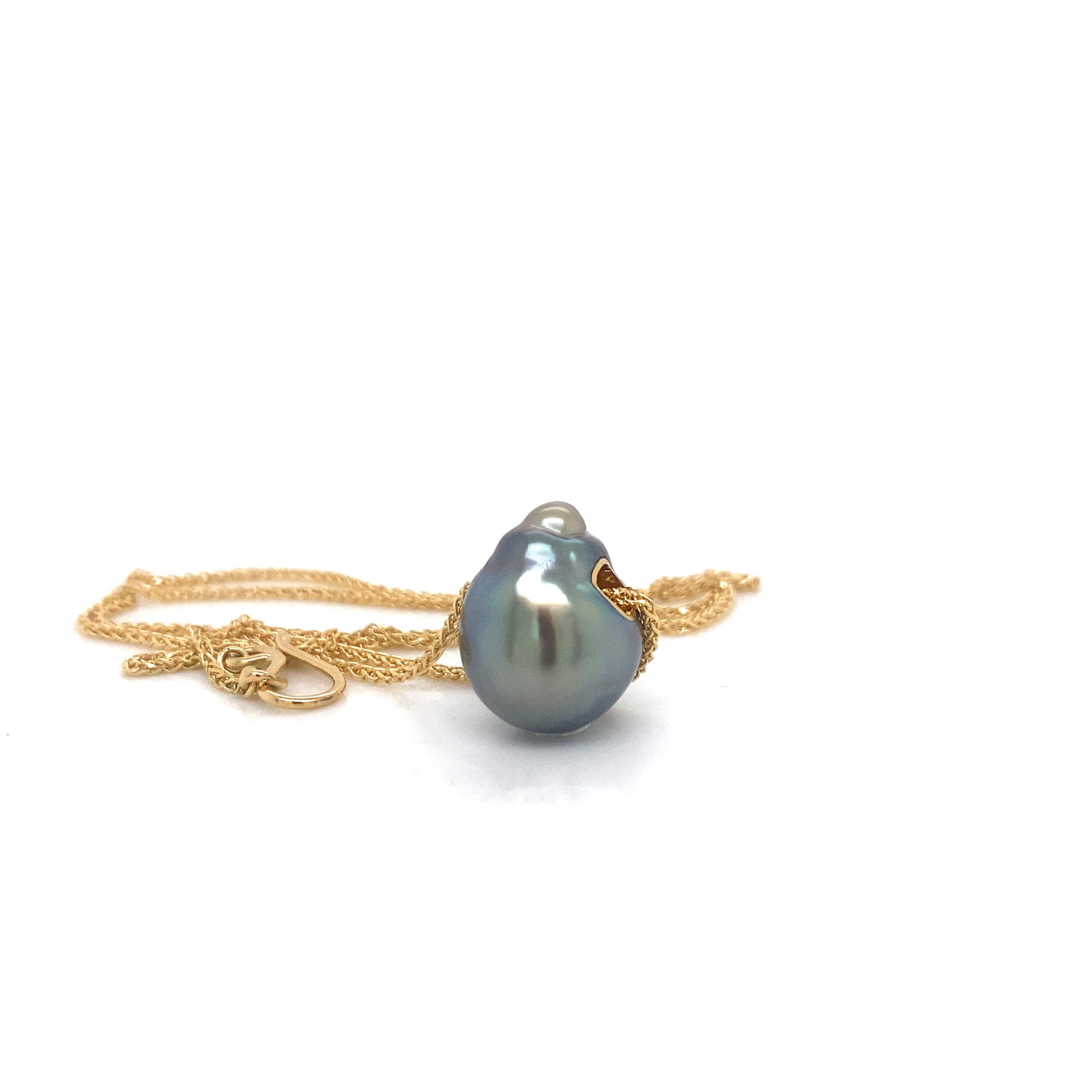 Floating Tahitian pearl in angular chain