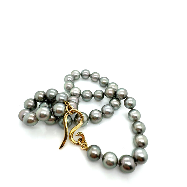Perlekæde med runde Tahiti perler og Ribbon S-lås, unika
