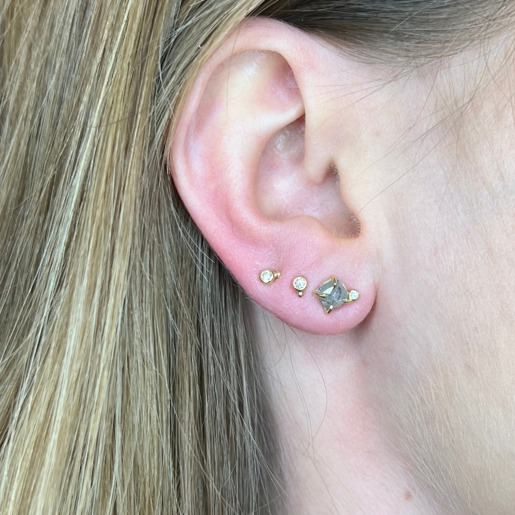 Earrings with gray rose-cut diamonds