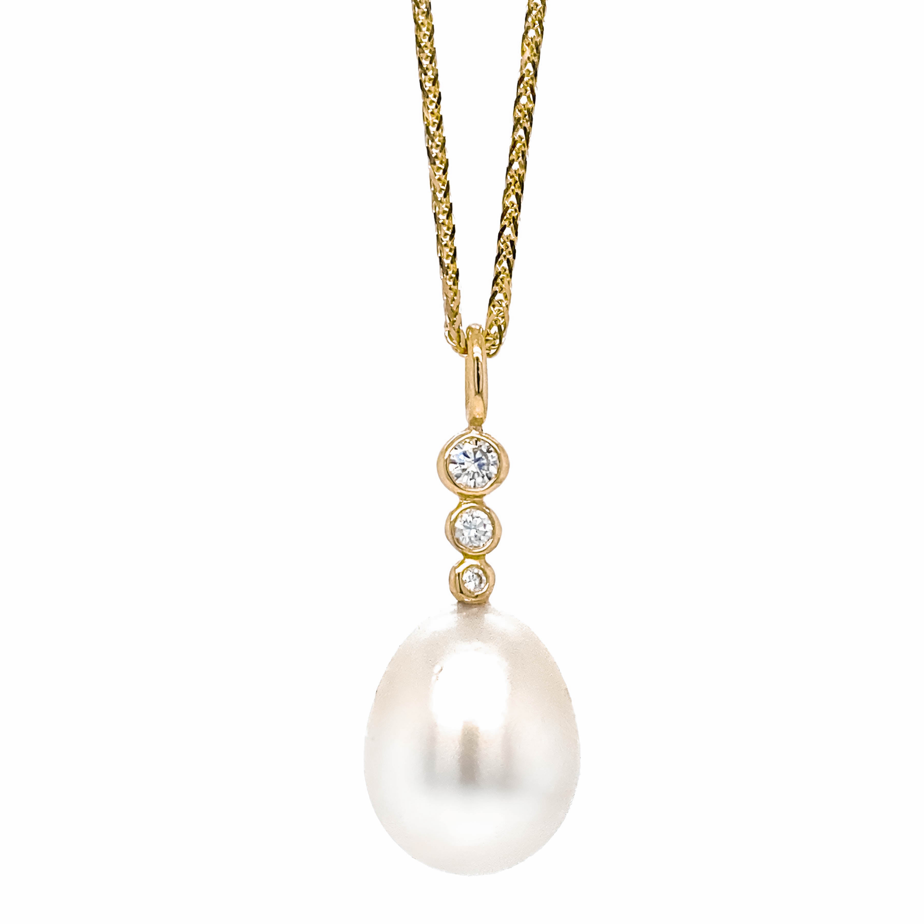 Nova diamantvedhæng med South Sea perle i guldkæde
