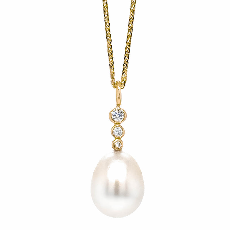 Nova diamantvedhæng, No.3, med South Sea perle i guldkæde