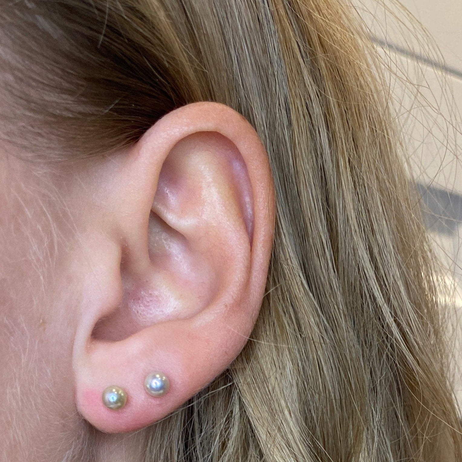 akoyaperler i 18 karat guldørestikker